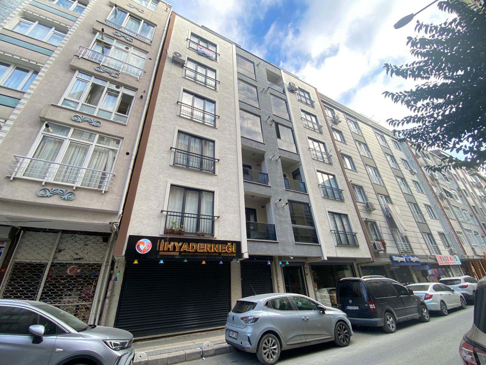 BAHÇELİEVLER CUMHURİYET MAH. CADDE ÜZERİ SATILIK 4+1 DUBLEKS
