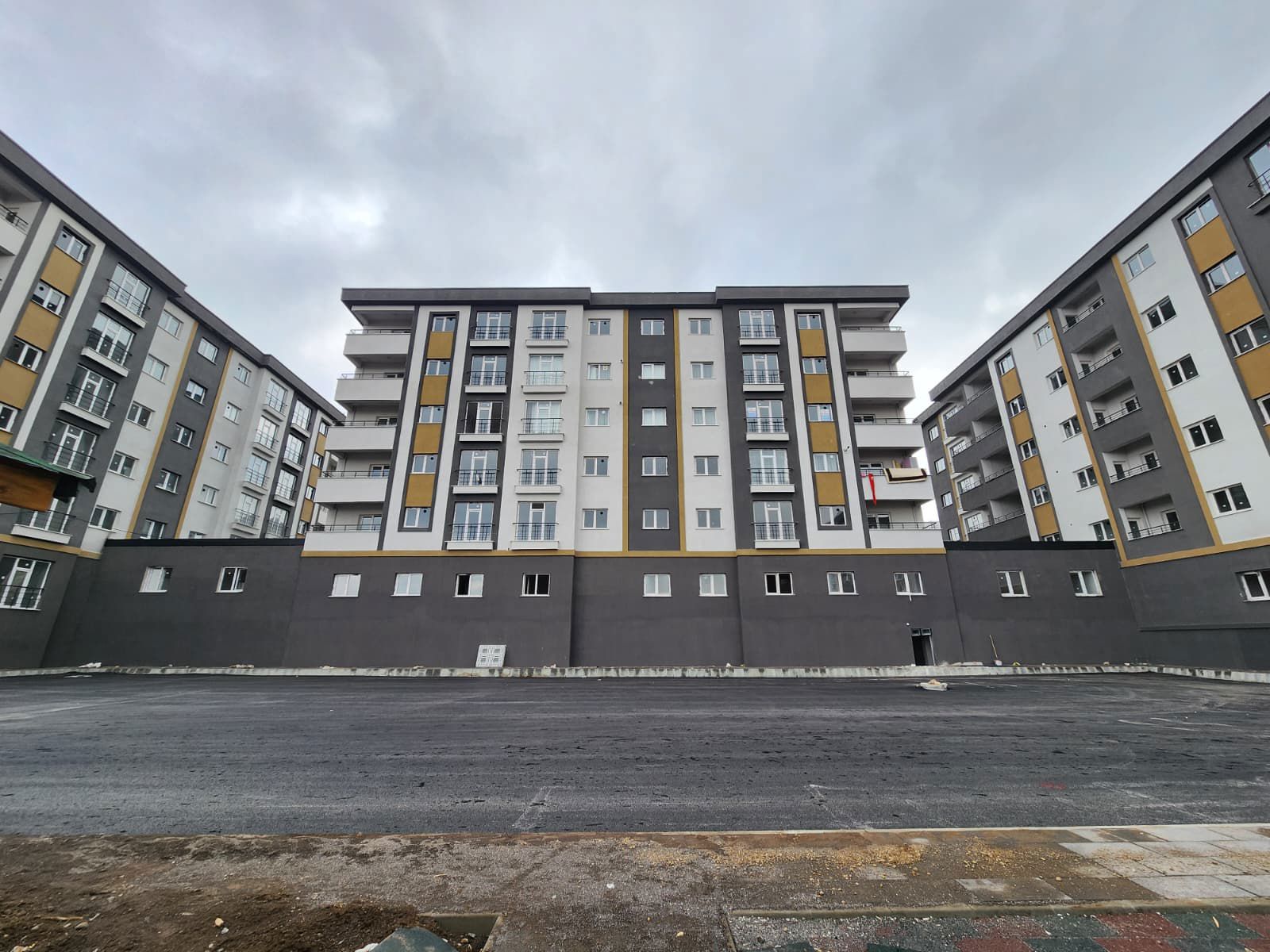 REMAX İLKE'DEN ER KONUT SİTESİ'NDE 2+1 SIFIR KİRALIK LÜKS DAİRE