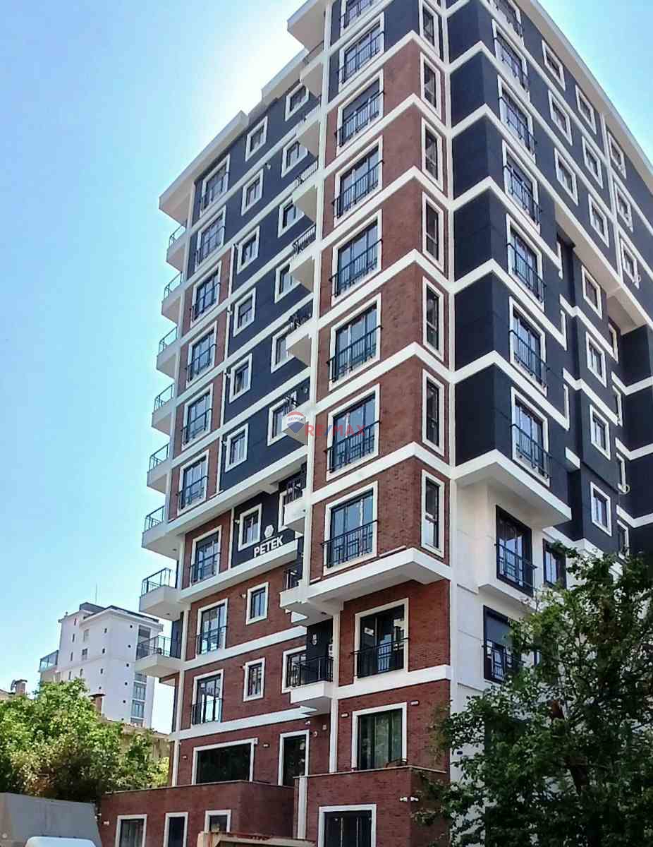 BOSTANCI LEVENT SOKAK'TA SAHIL VE CADDEYE YAKIN BALKONLU 125 M2 SATILIK DAIRE