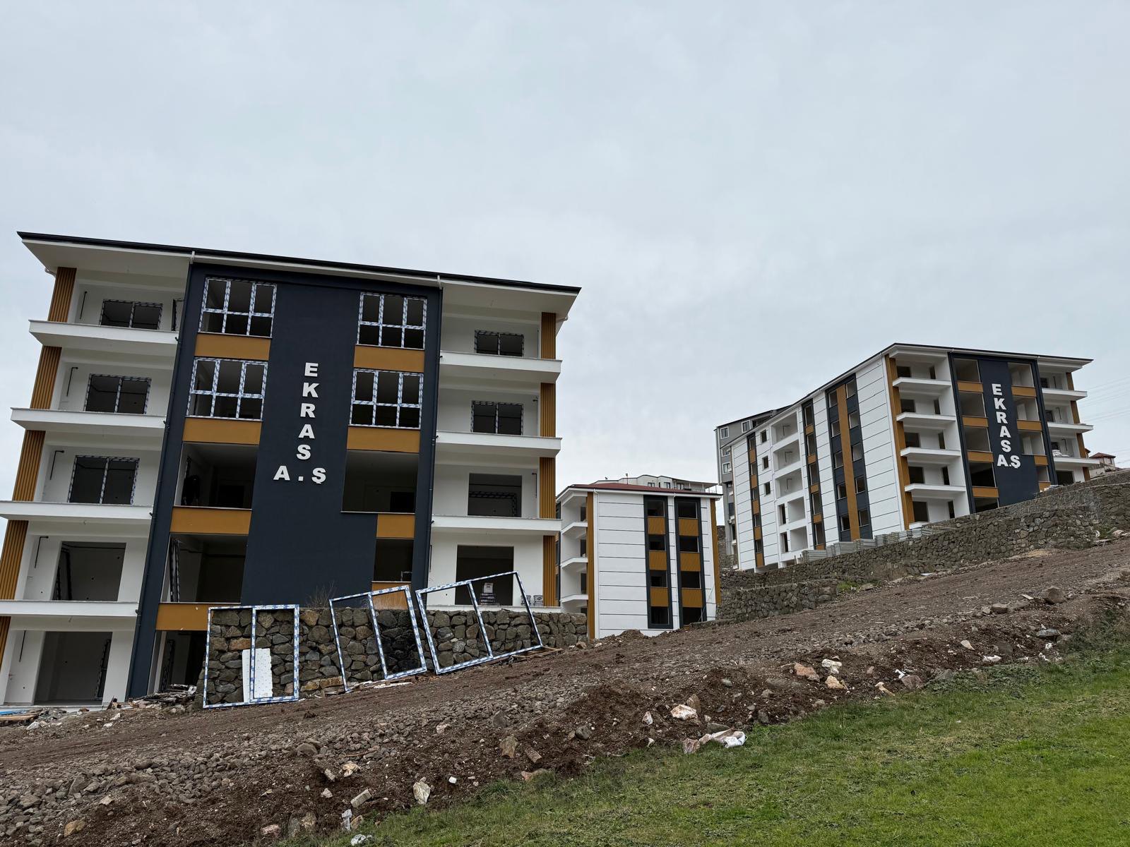 BAŞİSKELE FATİH MAHALLESİNDE HAVUZLU  SİTE İÇENDE 2+1 GENİŞ SATILIK DAİRE