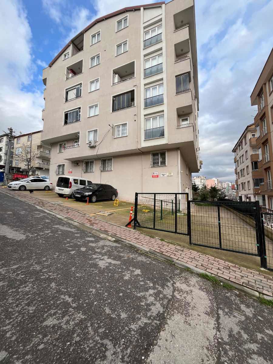 ÇAYIROVA ÖZGÜRLÜK MAHALLESİ KİRALIK 2+1 TERS DUBLEKS