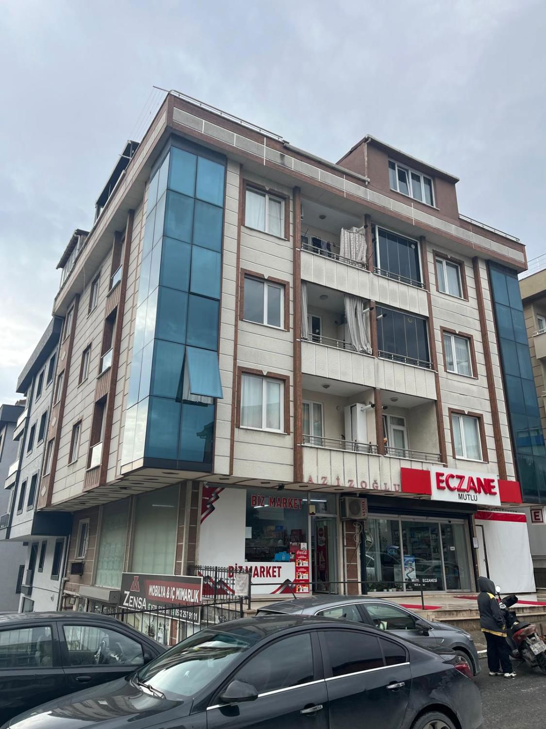 YAKUPLU MAH. METROBÜSE YAKIN EBEVEYN BANYOLU SATILIK 2+1