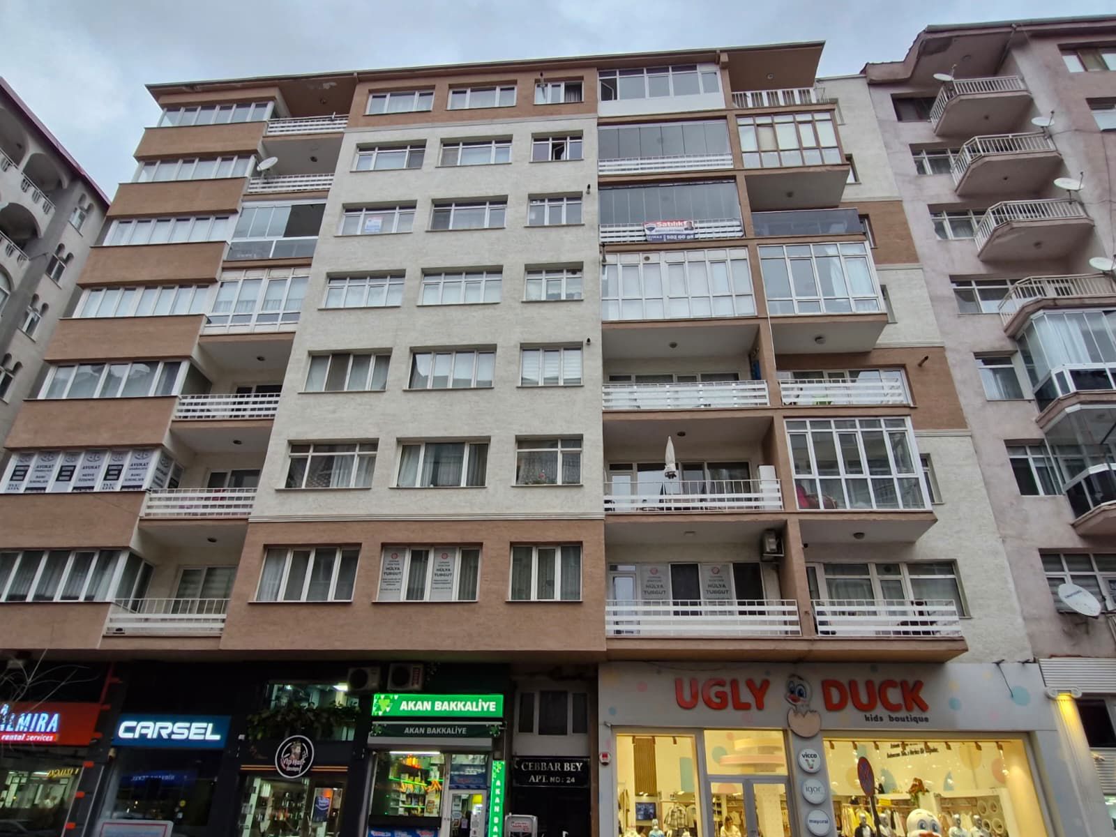 RE/MAX MOD'DAN KIZILCIKLI CAD. ÇARŞI MERKEZDE 3+1 SATILIK DAİRE.