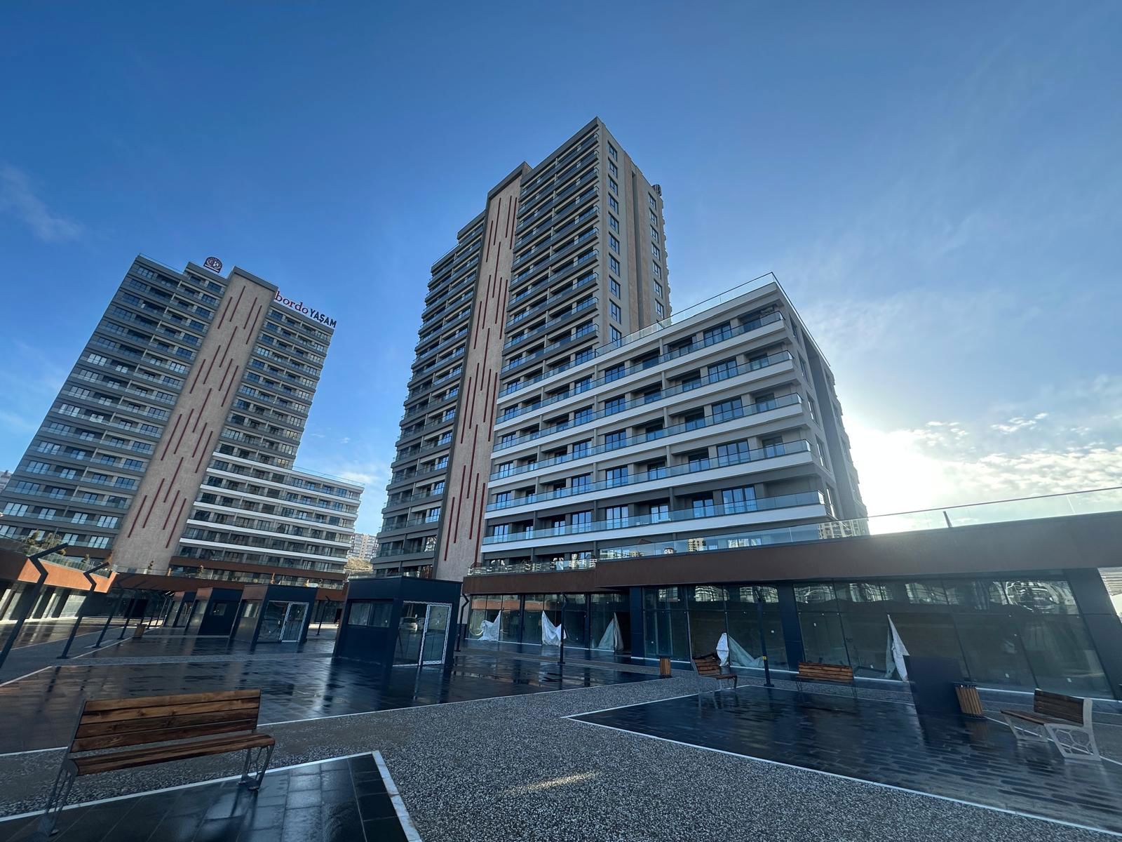YAŞAMKENT BORDO YAŞAM SITESINDE KIRALIK 1+1 KÖŞE DAIRE