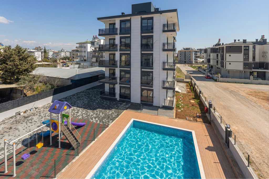 AKTOPRAK MAHALLESİNDE ÖZELLİKLİ SİTEDE 2+1 LÜKS DAİRE