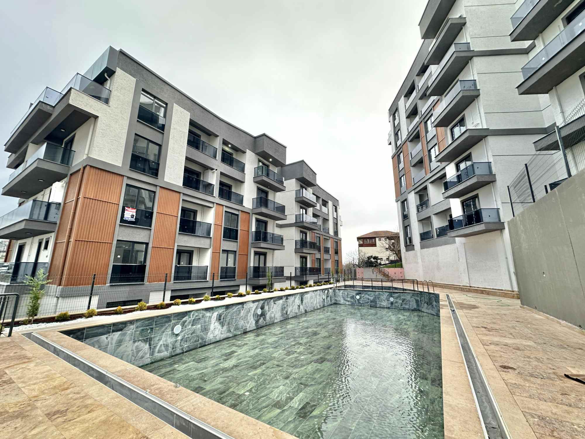 RE/MAX DREAM FARKIYLA  İZMİT BAĞÇEŞMEDE KULLANIŞLI SIFIR  EĞİMSİZ 2+1DUBLEKS KİRALIK DAİRE