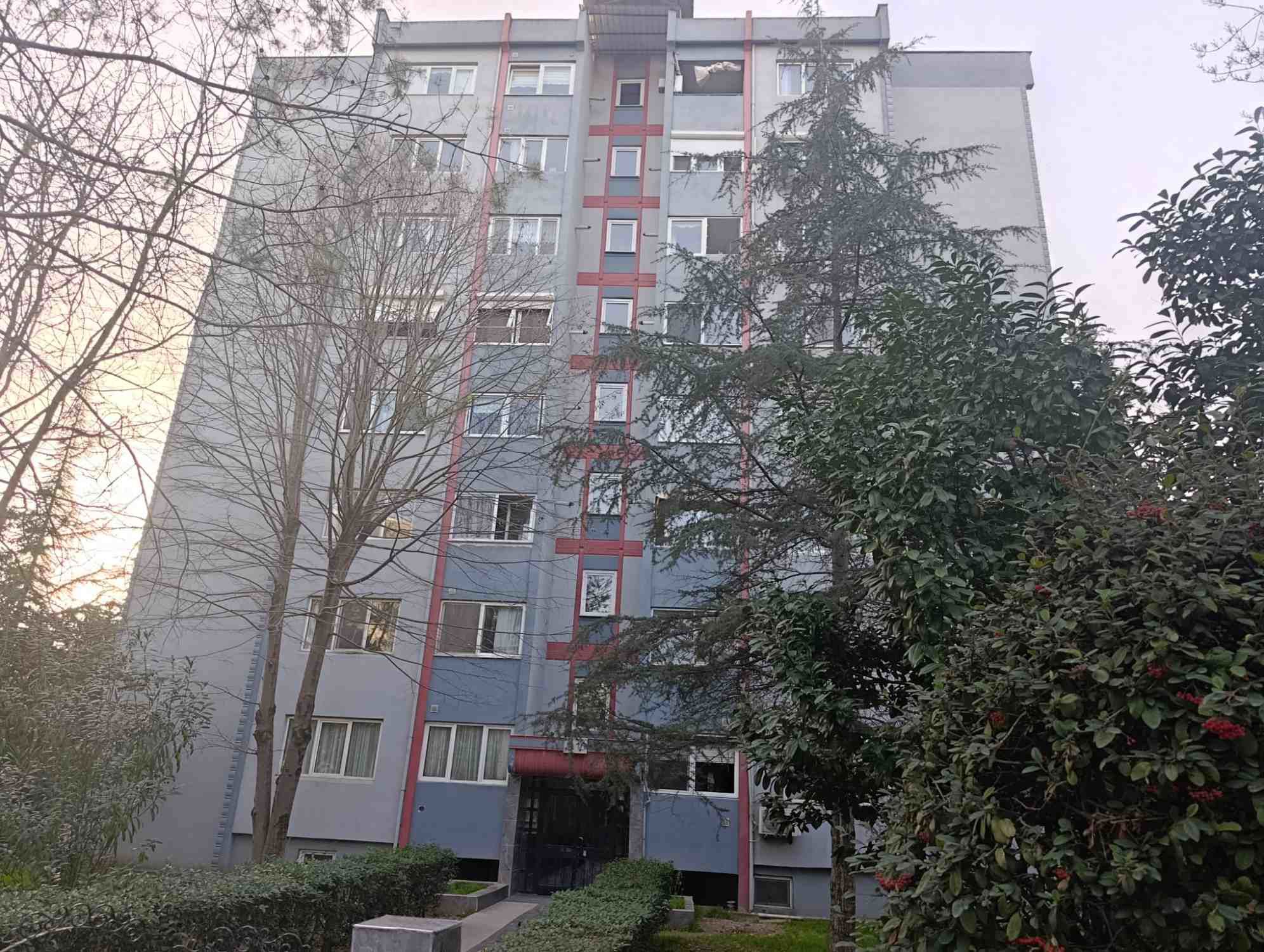 İZMİT YAHYA KAPTAN 3. BÖLGE İÇİ YAPILI 3+1 SATILIK ARAKAT DAİRE