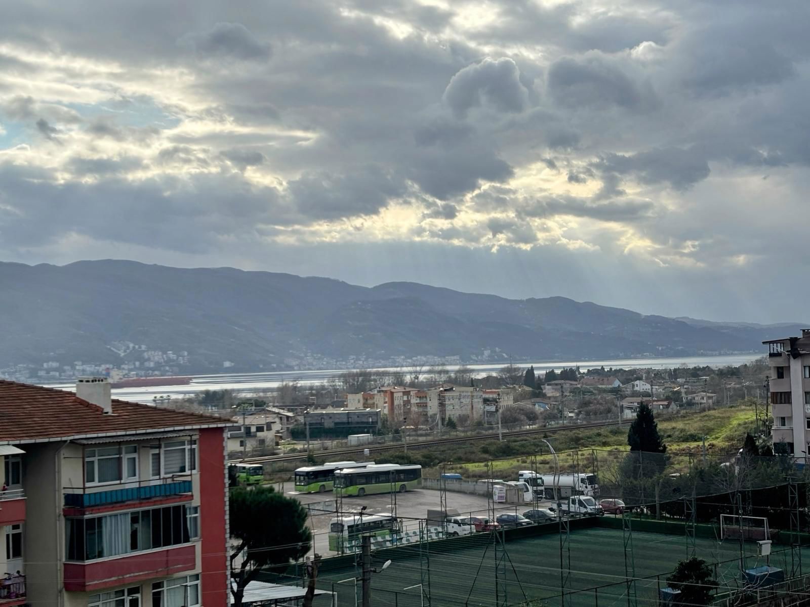 60 EVLER SAHİLDE KÖRFEZ MANZARALI, TERASLI SATILIK 3+2 Ç.DUBLEX