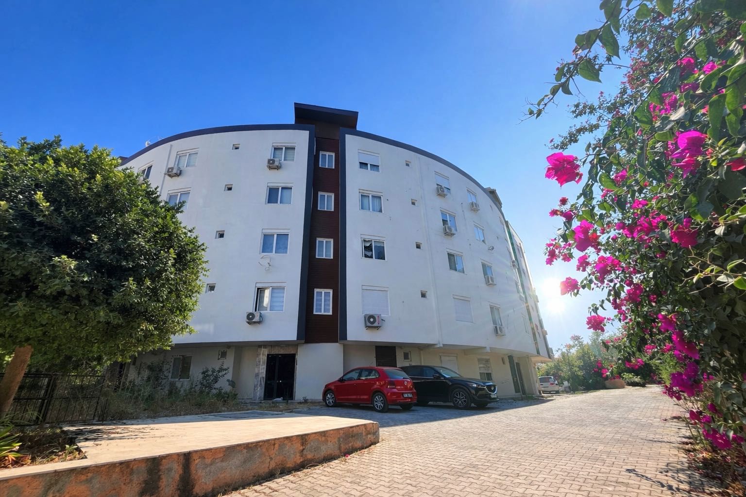 HURMA PATARA EVLERI’NDE 2+1, ARA KAT,  EŞYALI FIRSAT DAIRE