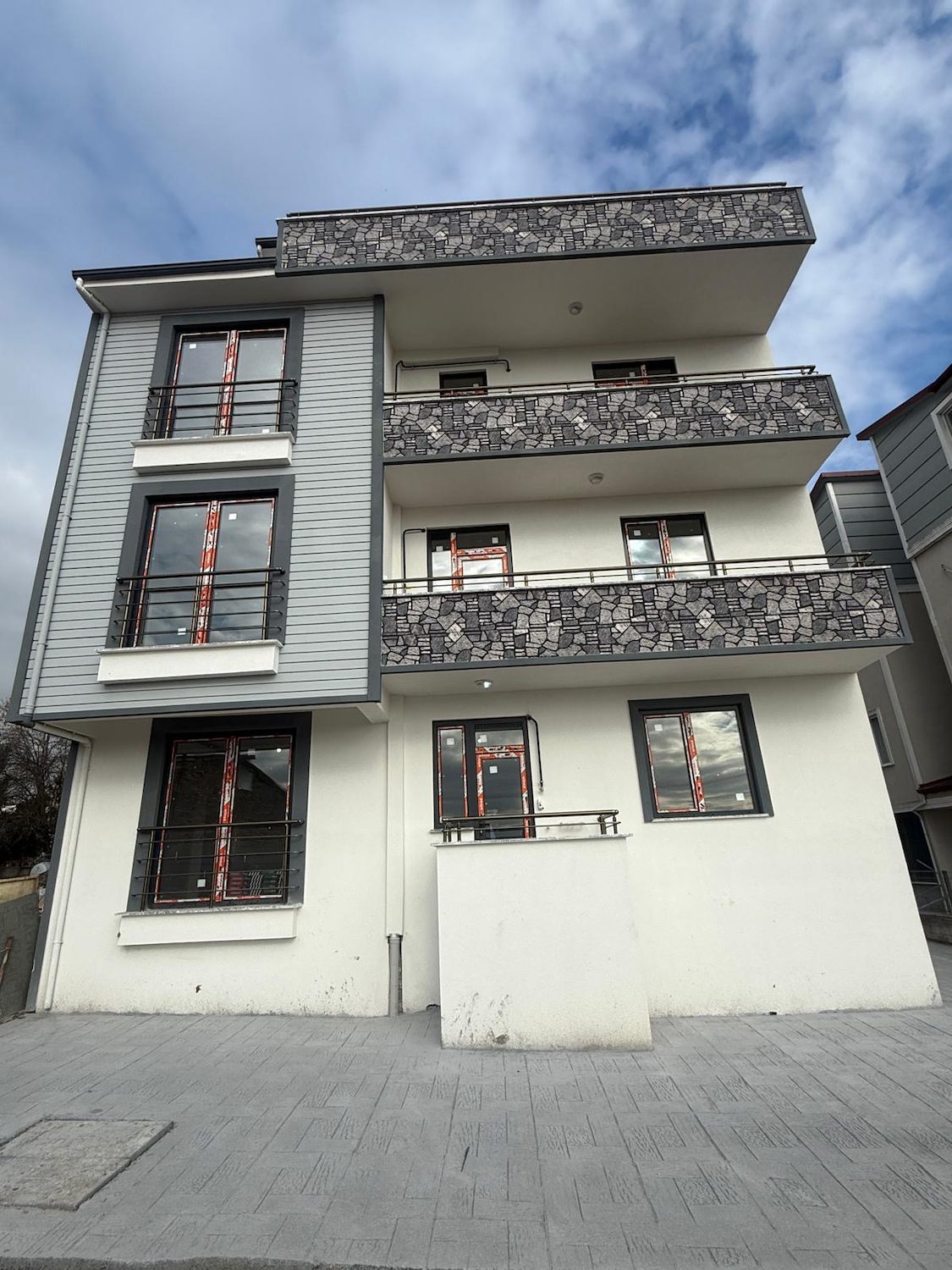 DERİNCE ÇINARLIDA SATILIK 4+1