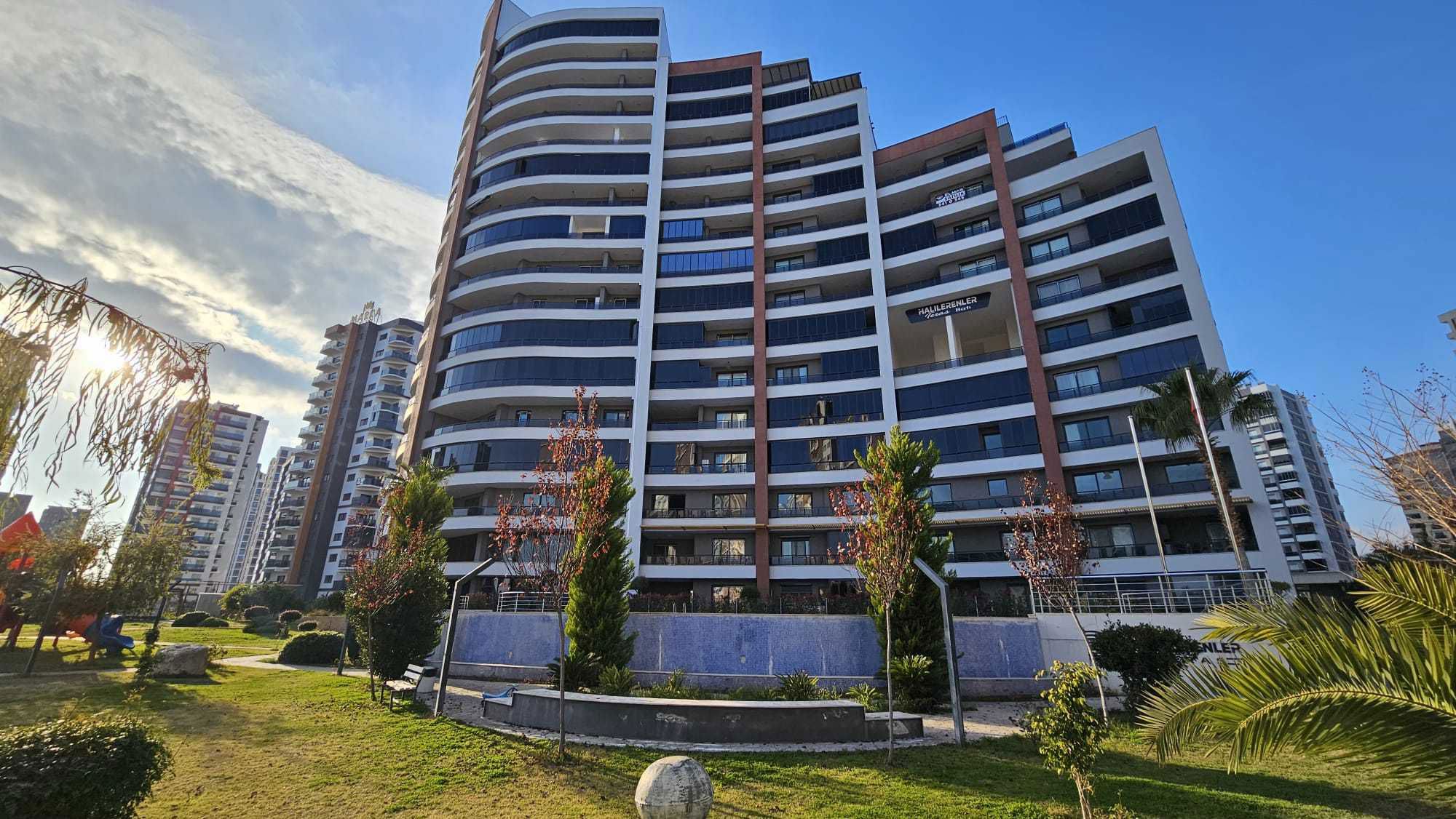 REMAX RİNA'DAN AKDENİZ MAH.DE DENİZ MANZARALI 4+1 LÜKS DAİRE