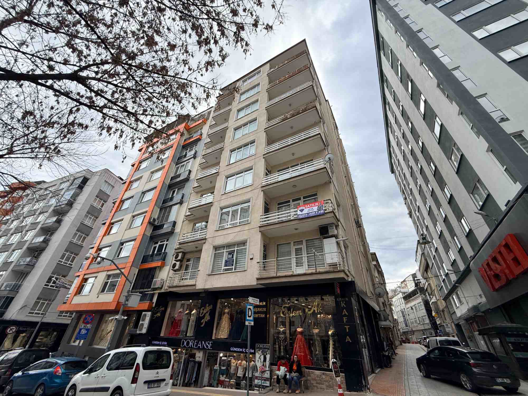 ŞEHRİN MERKEZİNDE CUMHURİYET MEYDANINA YAKIN 4+1 SATILIK DAIRE