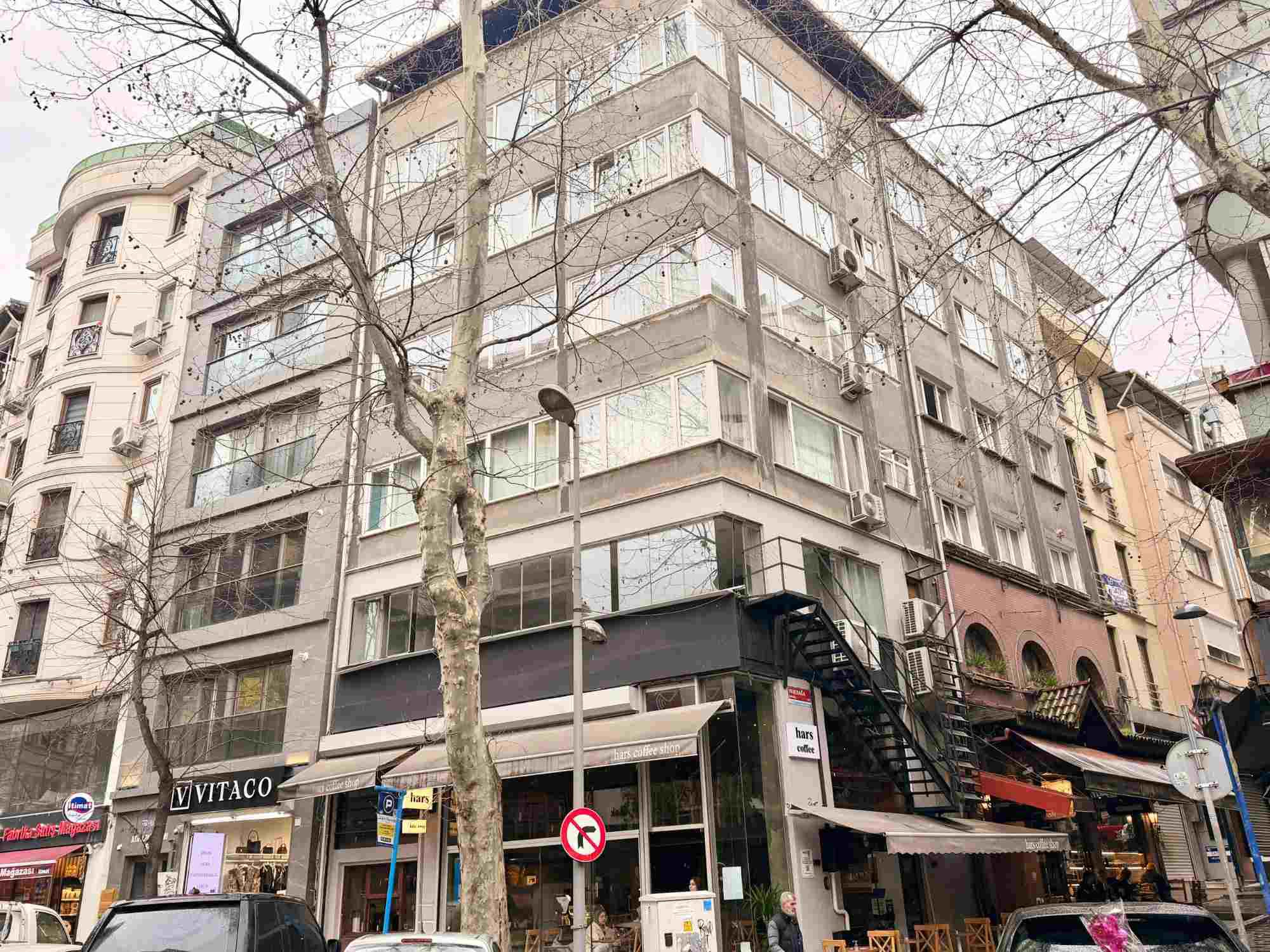 REMAX ANI 'DAN BEŞİKTAŞ TÜRKALİ CADDESİ 'NDE SATILIK 4+1 DAİRE