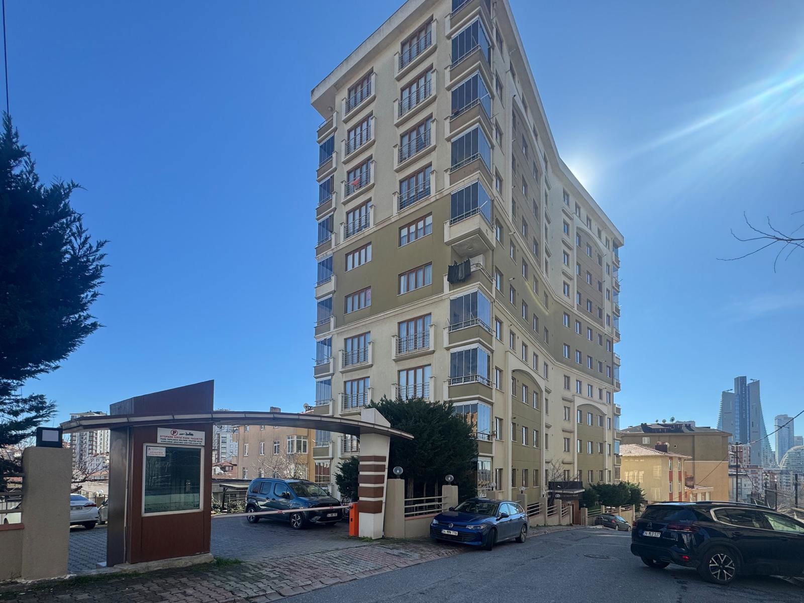 ÜMRANIYE ARMAĞANEVLER FINANS MERKEZINE KOMŞU SATILIK 3+1 DAIRE