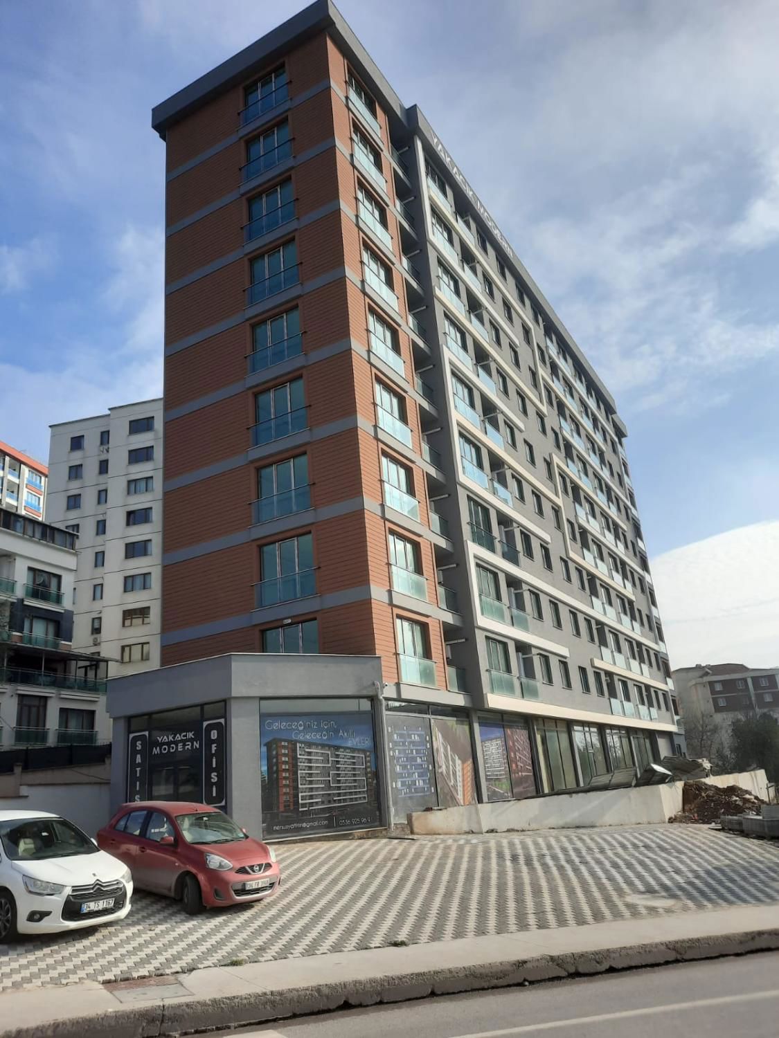 YAKACIK MODERN SİTESİ KİRALIK 2+1 AMERİKAN MUTFAK DAİRE