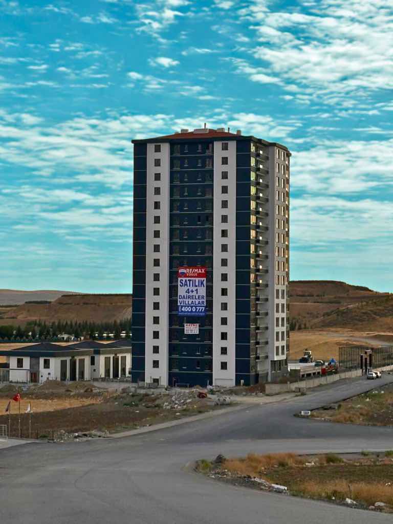 “REMAX VOGUE” KATRE ROYAL ÇAKIRLAR'DA 4+1 FERAH 190 M² DAİRE