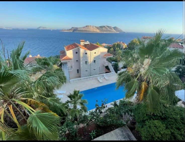 ANTALYA KAŞ YARIMADA SATILIK MEIS ADASI MANZARALI BAHÇE DUBLEKS