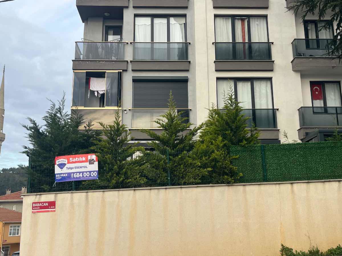 KARTAL YAKACIK MAKSEL AYDOS SİTESİNDE SATILIK DENİZ MANZARALI BAHÇELİ DAİRE