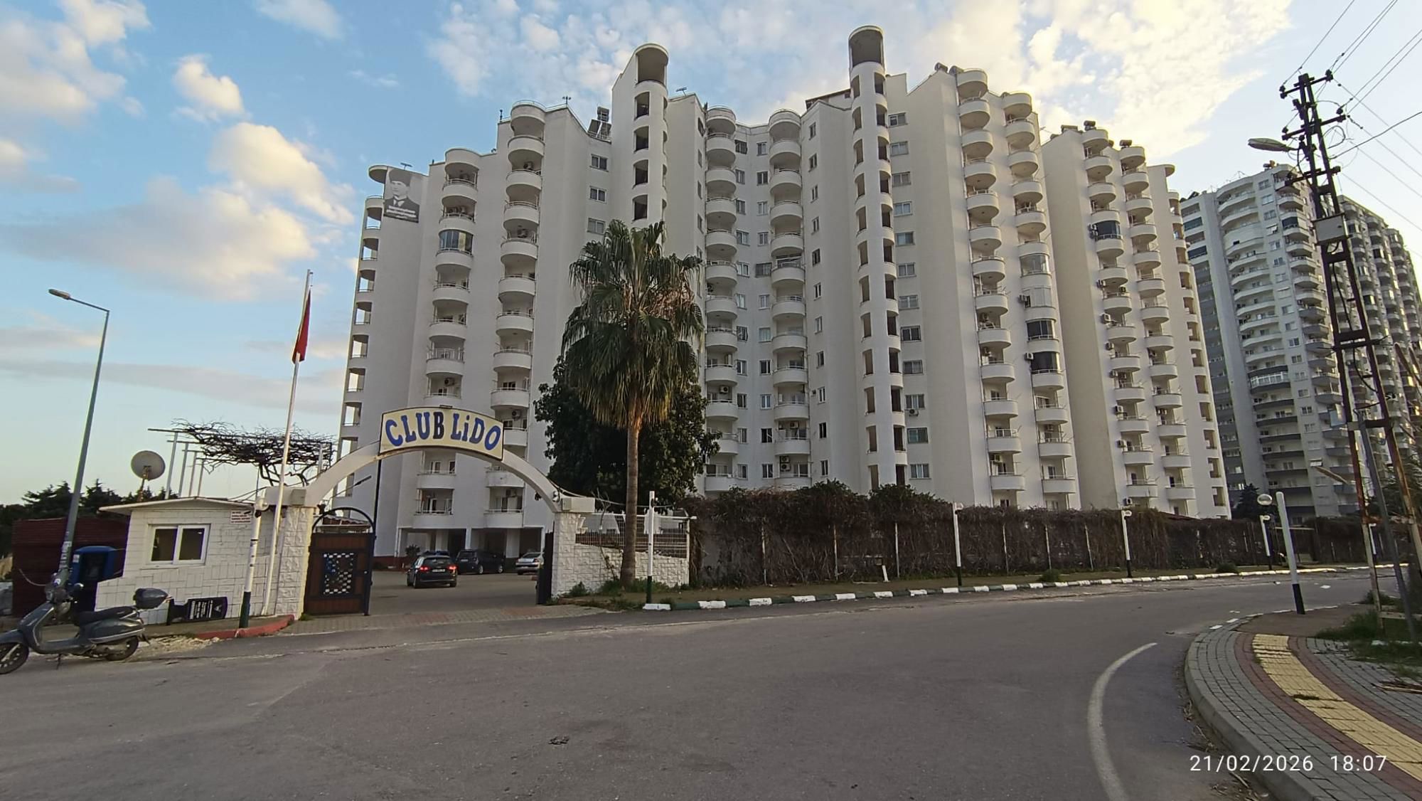 REMAX TOROS'TAN TÖMÜK CLUB LİDO'DA DENİZE SIFIR 3+1