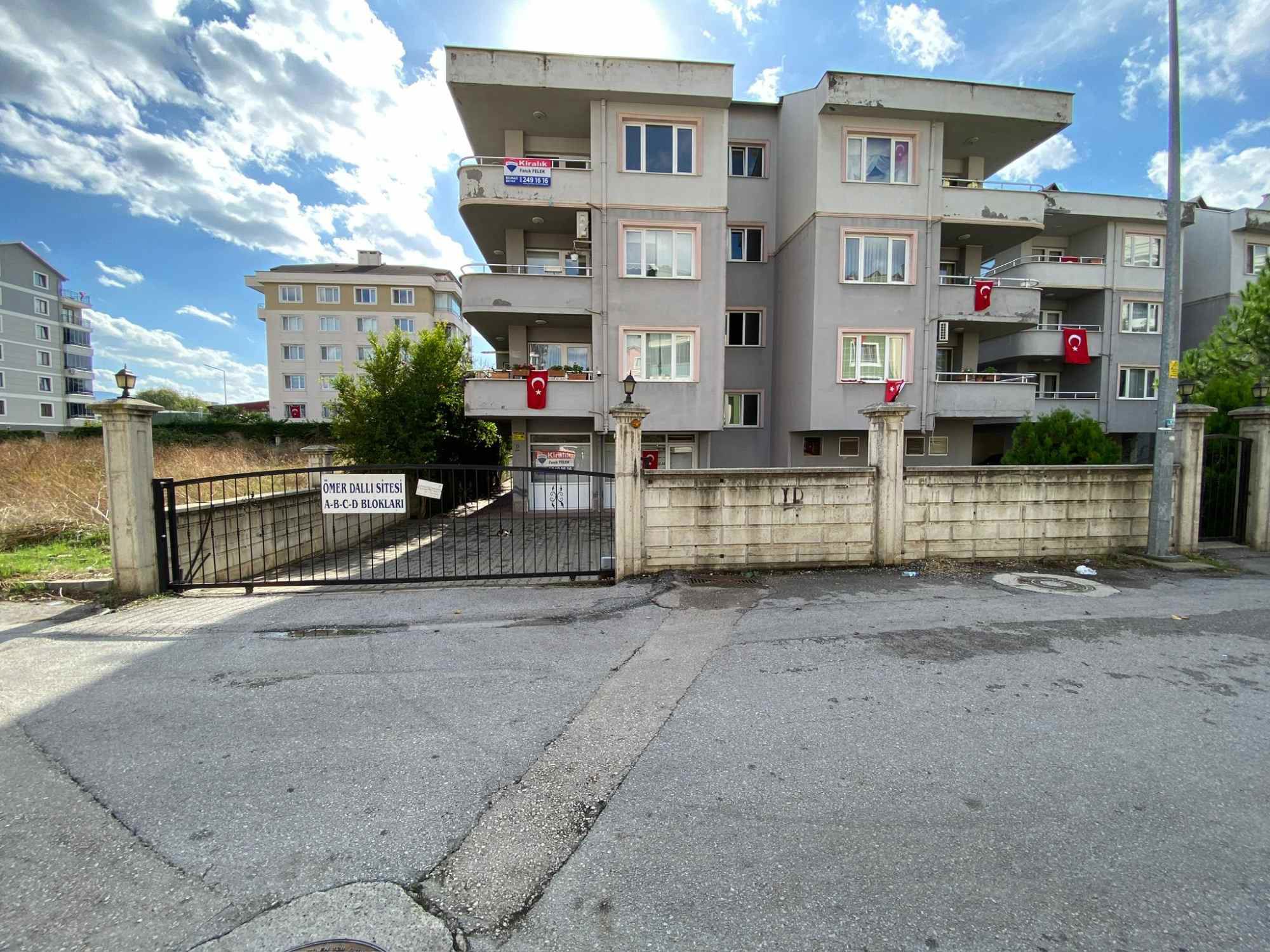 REMAX BEYAZ KOÇ ORTA OKULUNA 1 DAKIKA MESAFEDE KIRALIK 4+1 DAIRE