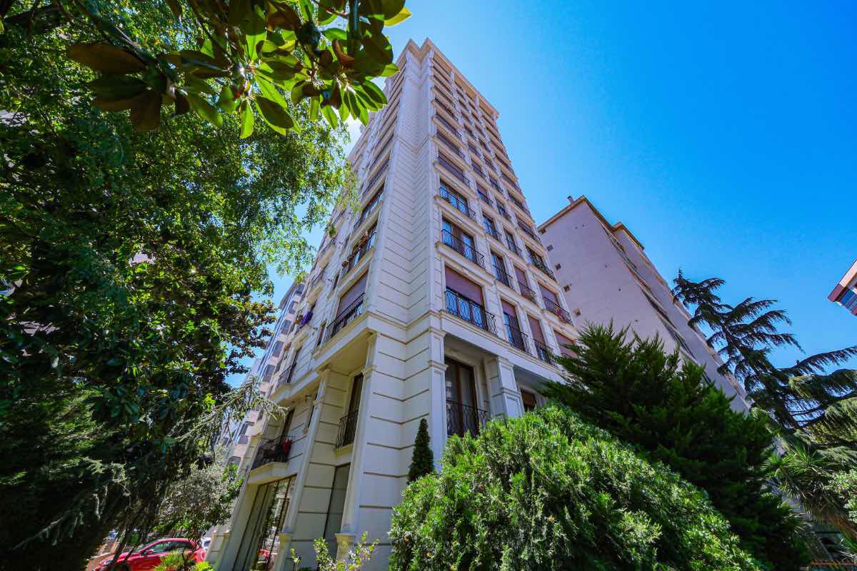 FENERBAHÇE FUATPAŞA CADDESİ ÜZERİNDE SATILIK HARİKA 2+1 DAİRE