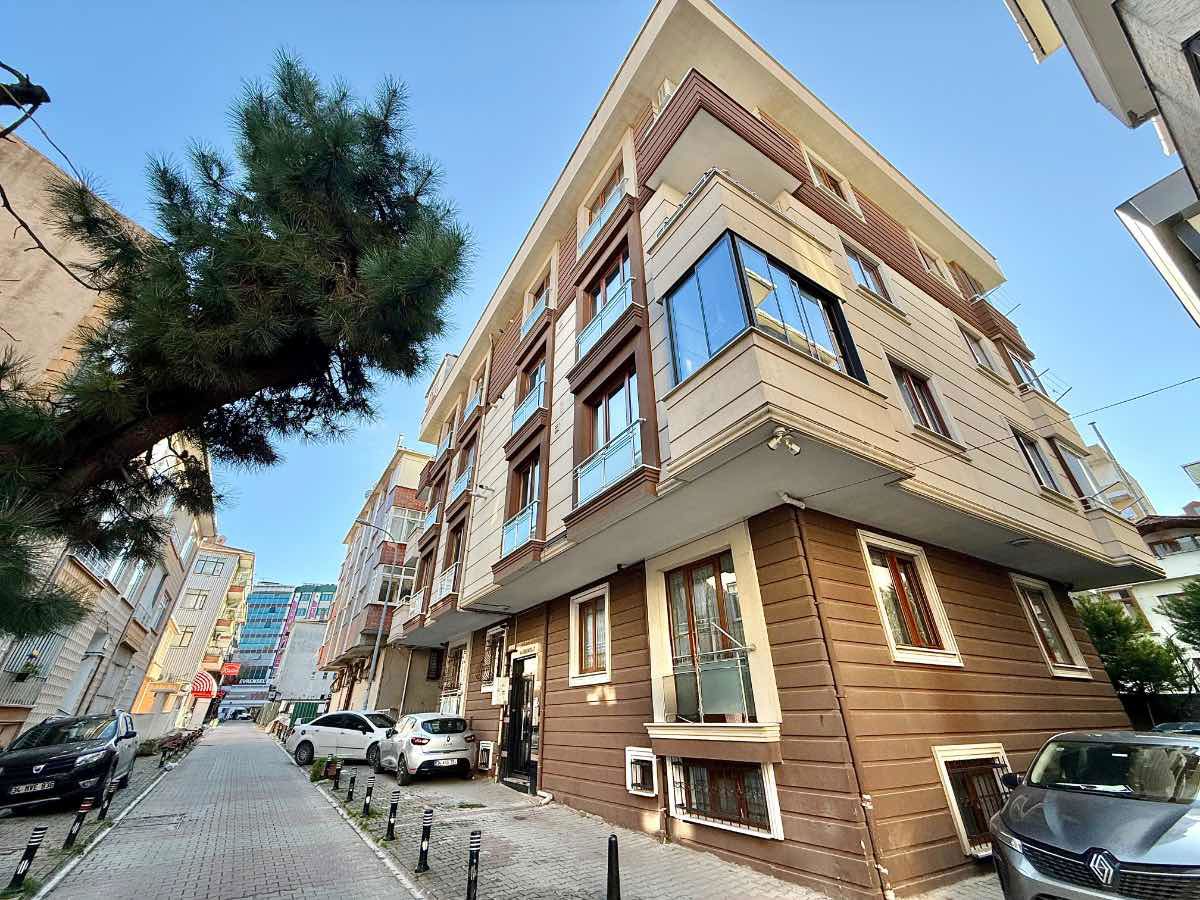 ÜMRANİYE ÇARŞI'DA METROYA YAKIN 4+1 SATILIK DAİRE