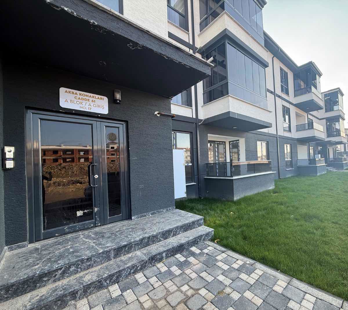 RE/MAX AY MELEK SANER'DEN YENİSTAD MEVKİİ 3+1 EBEVEYN BANYOLU3+1