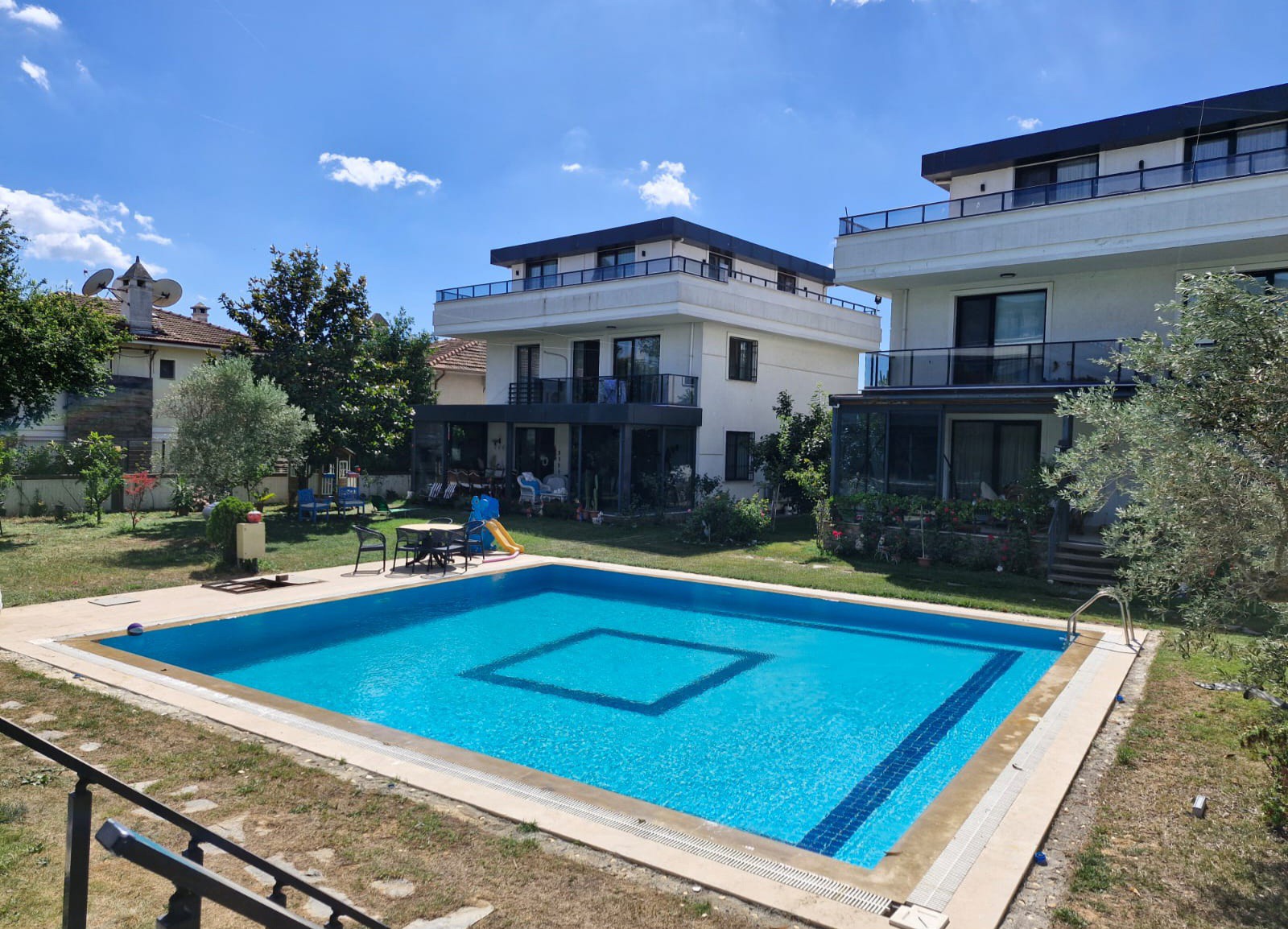 TUZLA MERCAN ÖZEL MİMARİSİYLE SATILIK 7+2 VİLLA
