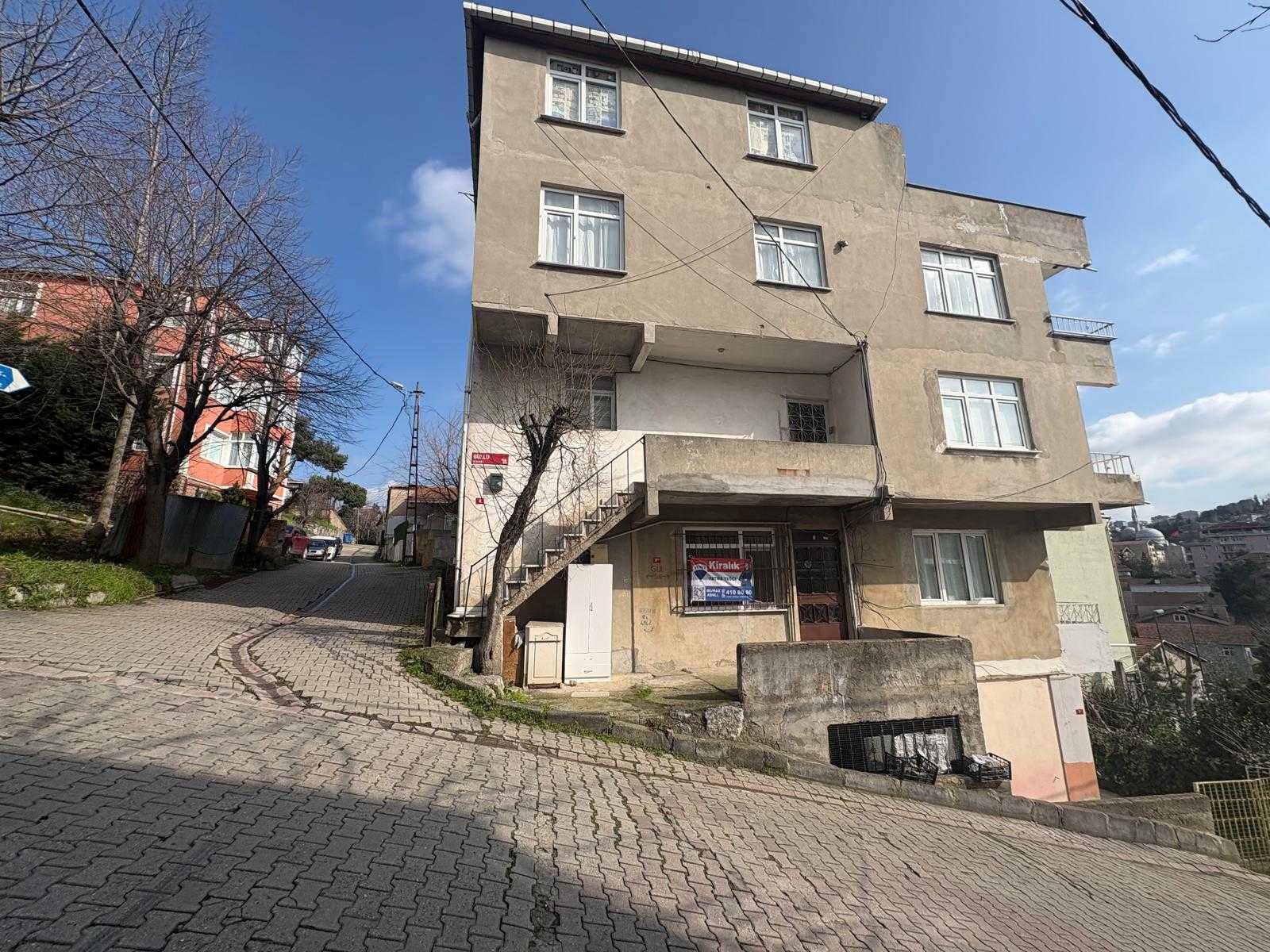REMAX ASHILL ÜSKÜDAR GÜZELTEPE DE GIRIŞ KATI KIRALIK 2+1 DAIRE