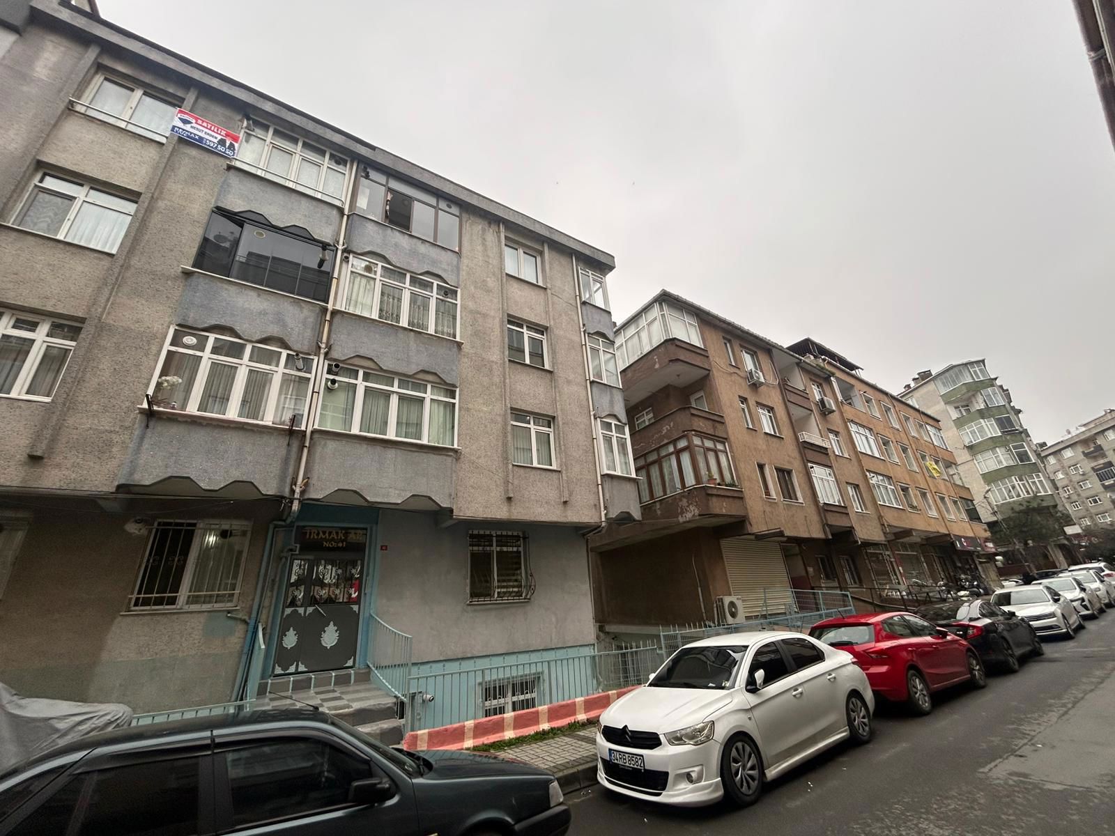 GAZIOSMANPAŞA YILDIZTABYA MERKEZDE AKARSU DURAĞI YAKINI AYDINLIK 2+1 SATILIK