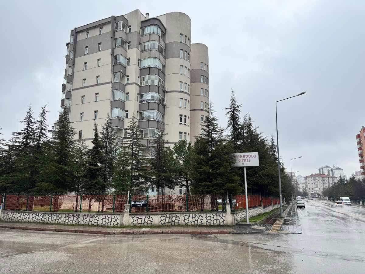 ERYAMANDA SİTE İÇİNDE, ÜST KAT, 3 CEPHELİ, FERAH VE DEĞERLİ 3+1