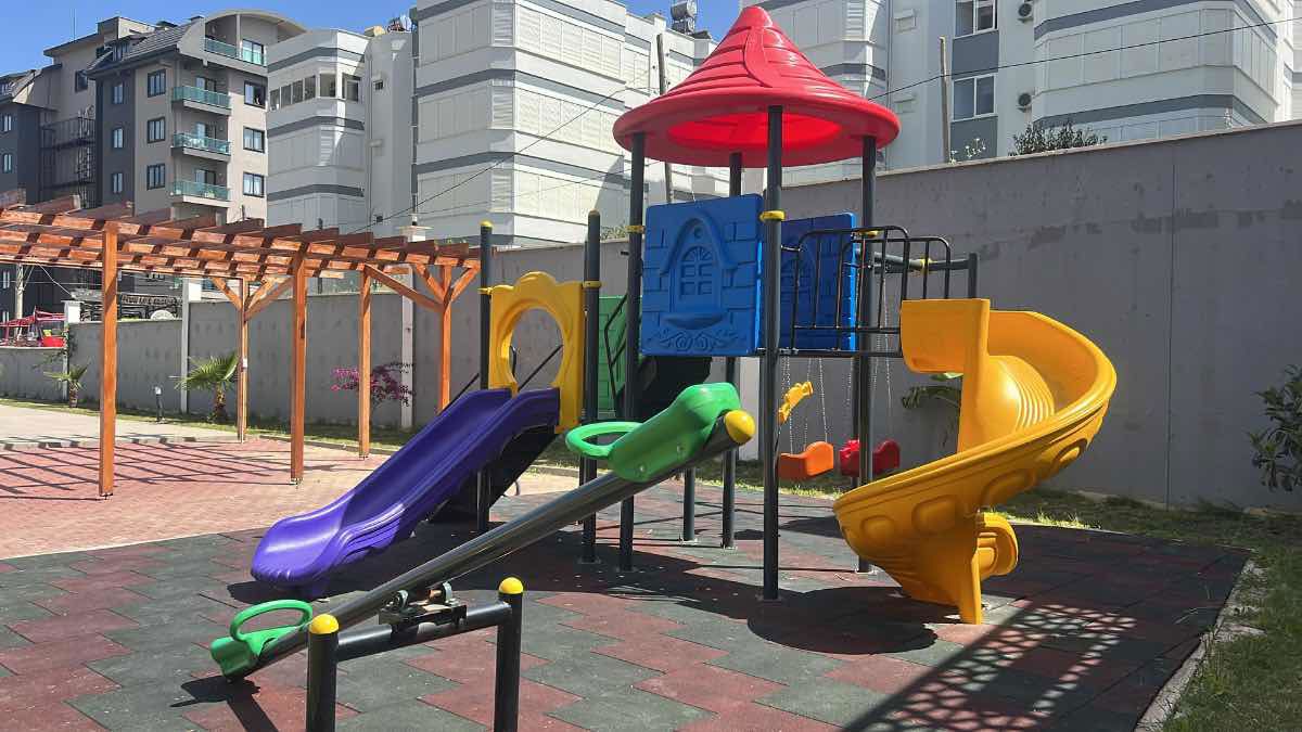 AVSALLAR'DA SITE İÇINDE EŞYALI 2+1 DAIRE