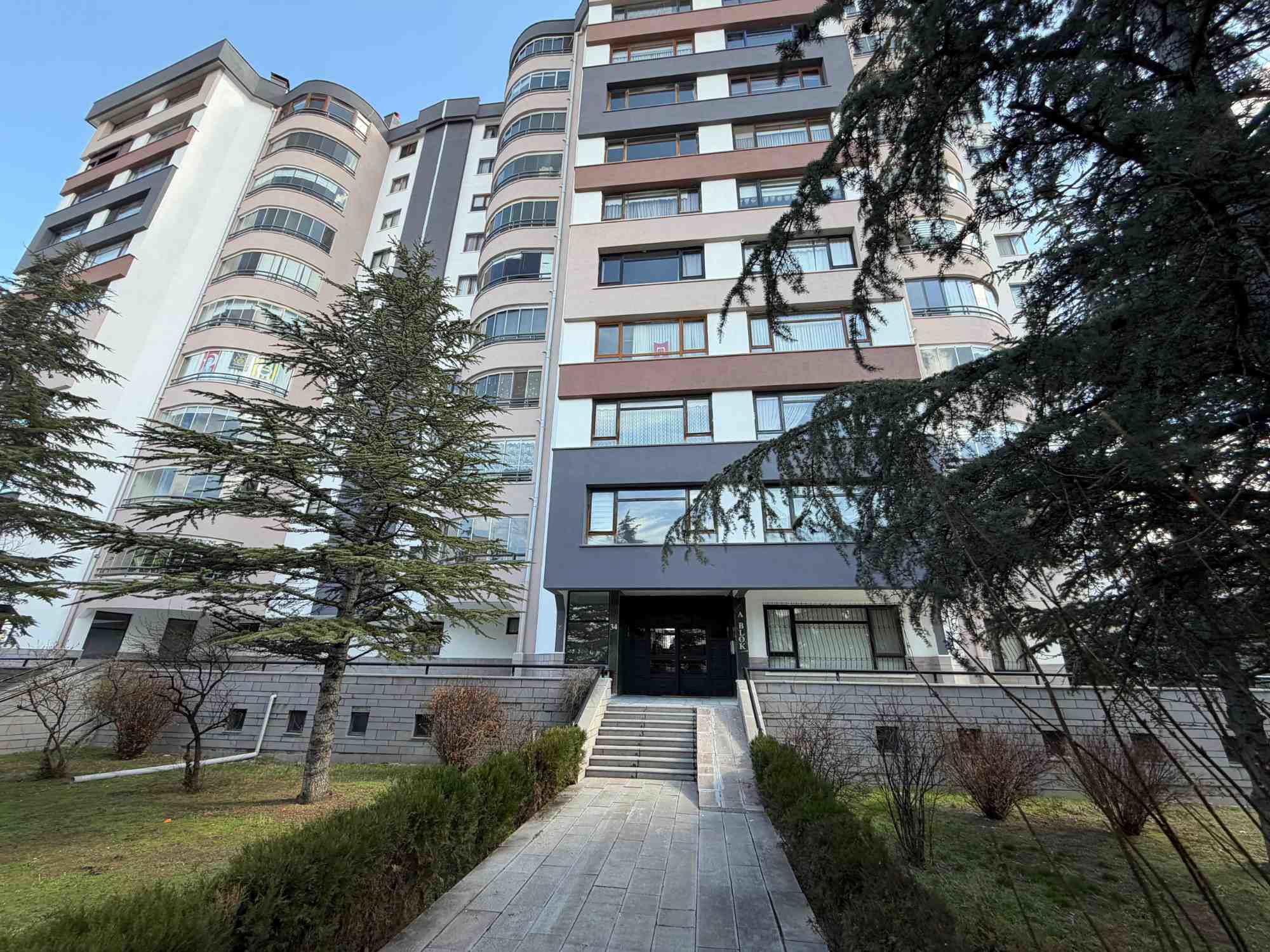 ÇANKAYA KIRKKONAKLAR YÜKSEL SİTESİ’NDE 4+1 DAİRE