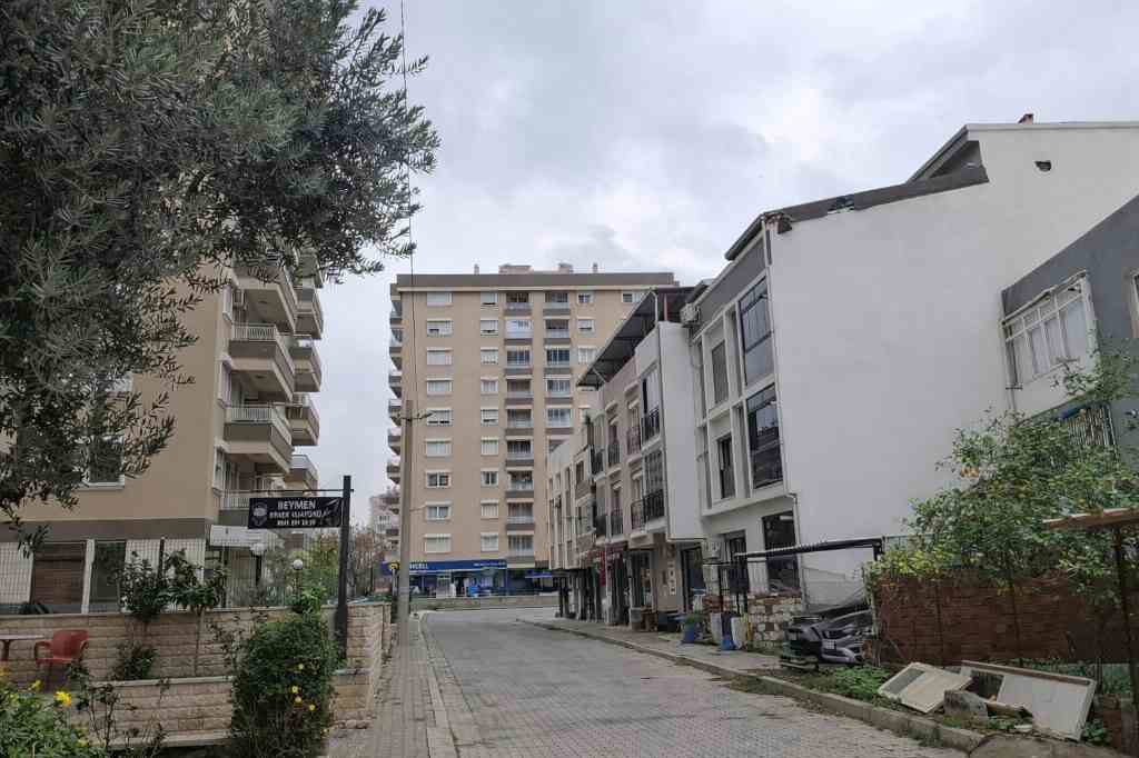 BAYRAKLI SMYRNA’DA 3+1, FULL TADİLATLI GENİŞ AİLE DAİRESİ