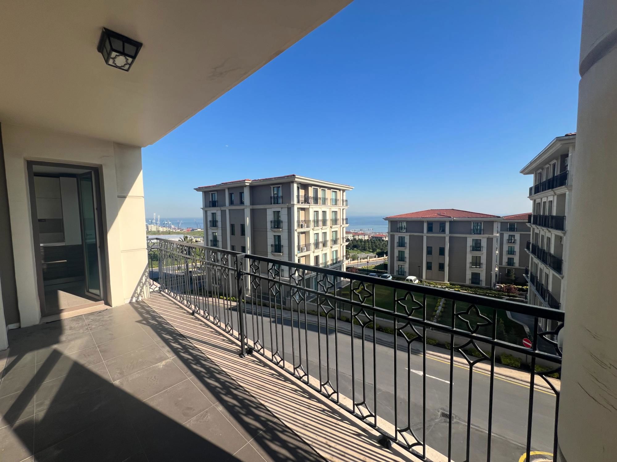 DENİZ İSTANBUL MERCAN KONAKLARINDA KİRALIK 3+1 DAİRE