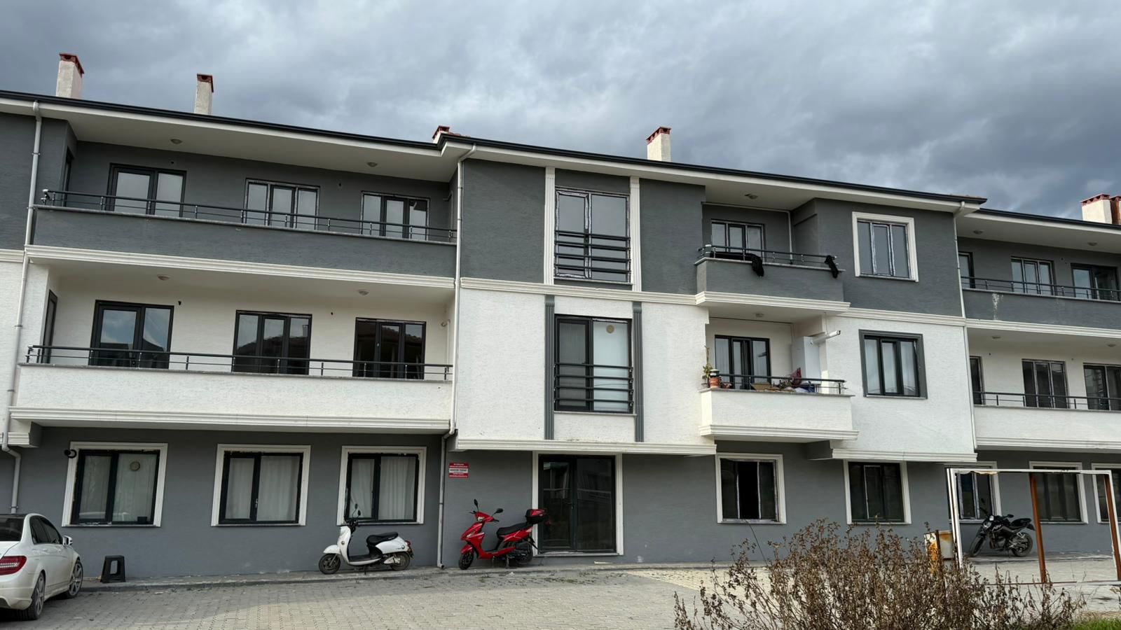 REMAX MAVİ ELİF ŞENGÜL KAPLAN'DAN GEYVE TEPECİKLERDE SIFIR DAİRE
