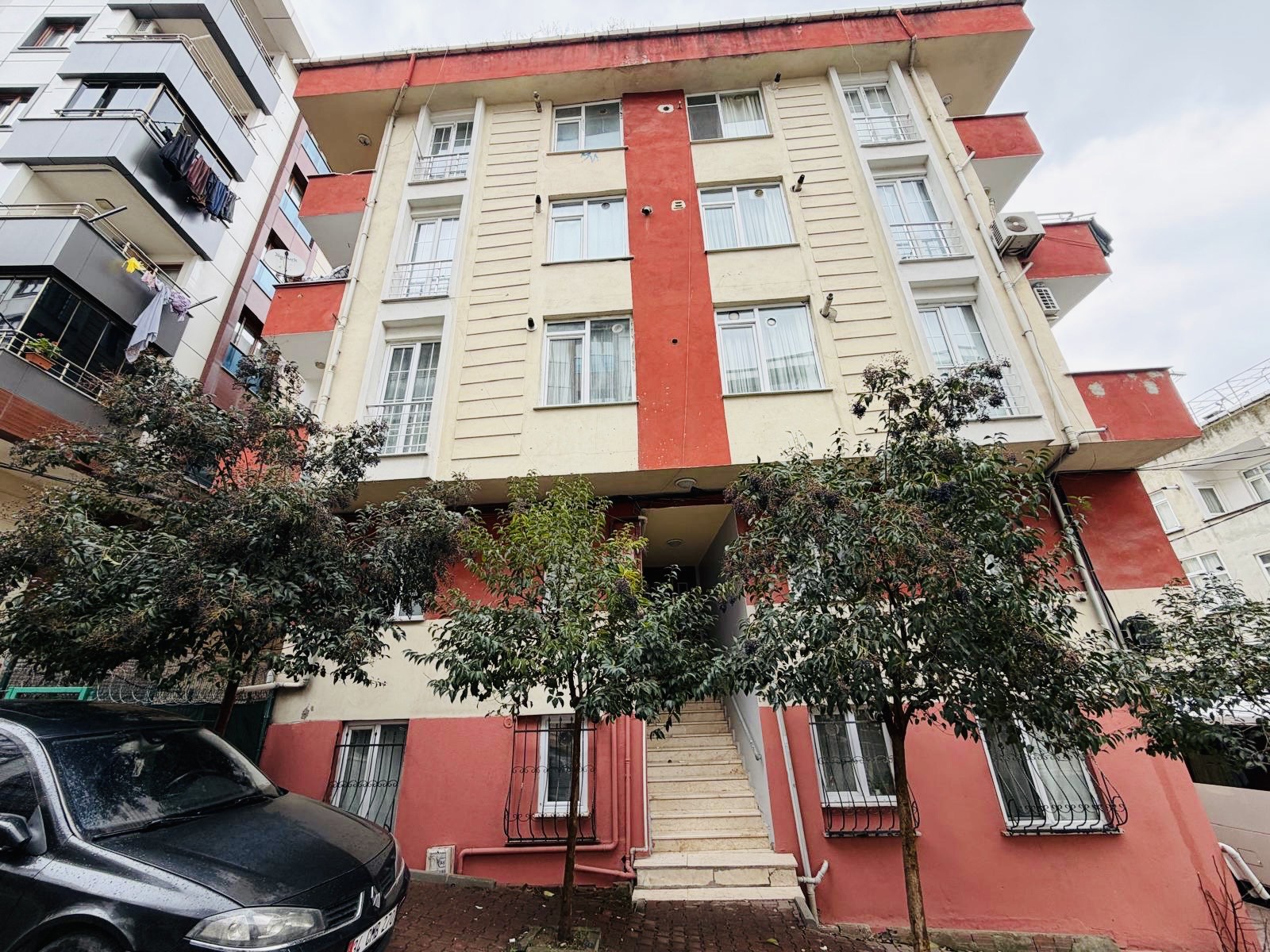 MERKEZİ KONUMDA ESENYURT MEYDANA 5DK MESAFEDE 2+1 SATILIK