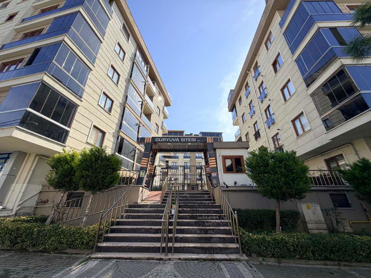 RE/MAX GELİŞİM'DEN HASAN TAHSİN CD. ÜZERİNDE  BUTİK SİTEDE SATILIK DAİRE