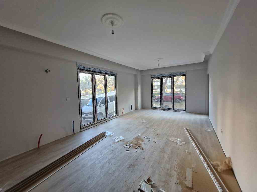 TUZLA EVLİYAÇELEBİDE ÇAMAŞIR ODALI SATILIK DAİRE