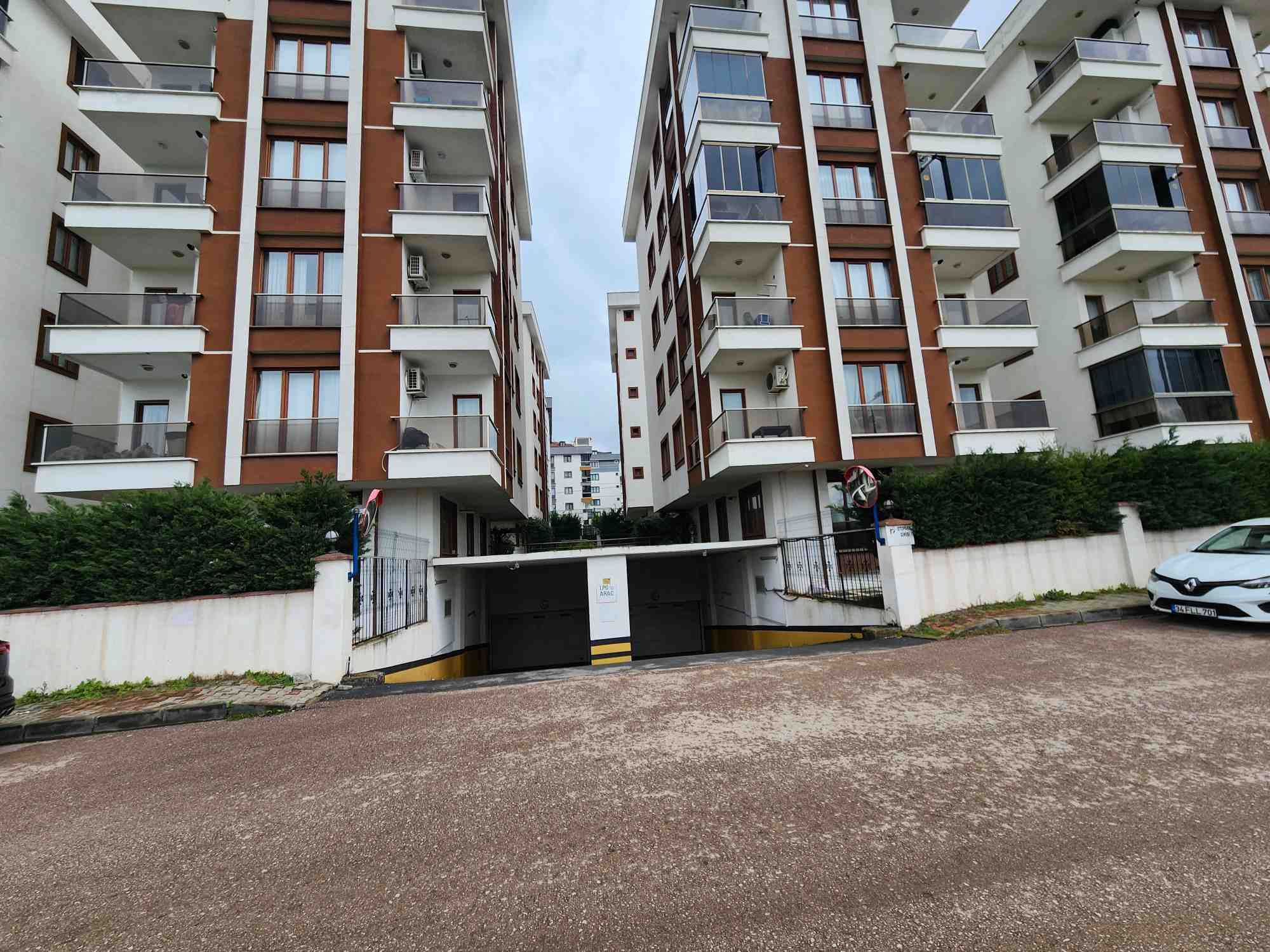 SULTANBEYLİ MİMARSİNAN MH.  SİTE İÇİNDE SATILIK 2+1 AÇIK MUTFAK DAİRE