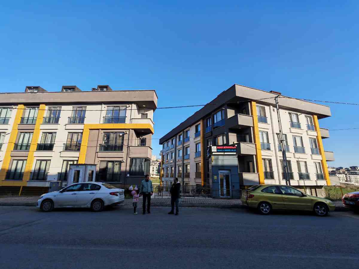 REMAX MAHAL'DEN BEYLİKDÜZÜ KAVAKL'DA MERKEZİ KONUMDA TEMİZ 2+1 DAİRE