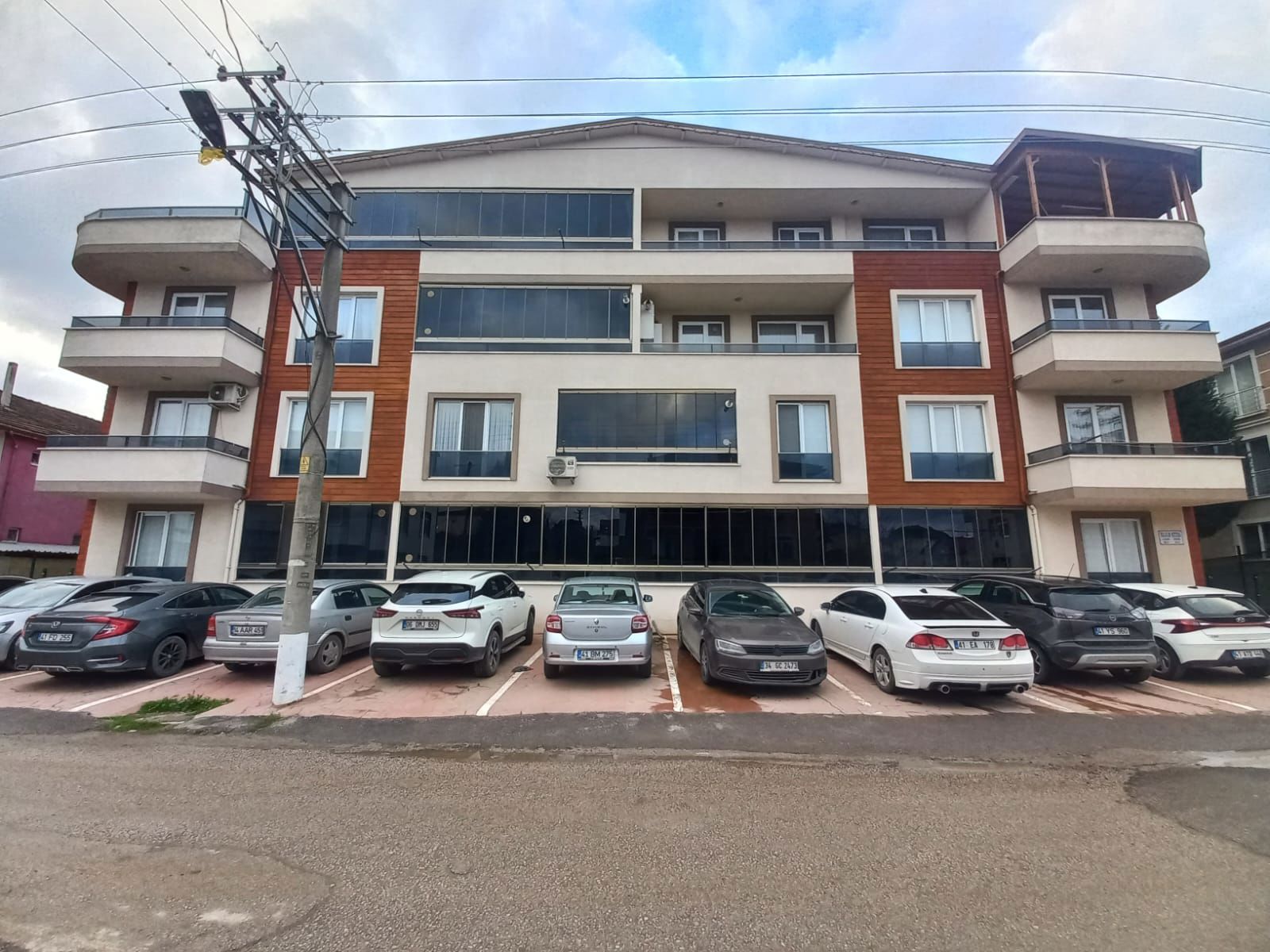 RE/MAX DREAMDEN KARTEPE ERTUĞRUL GAZİ'DE 4+1 SATILIK LÜKS DAİRE