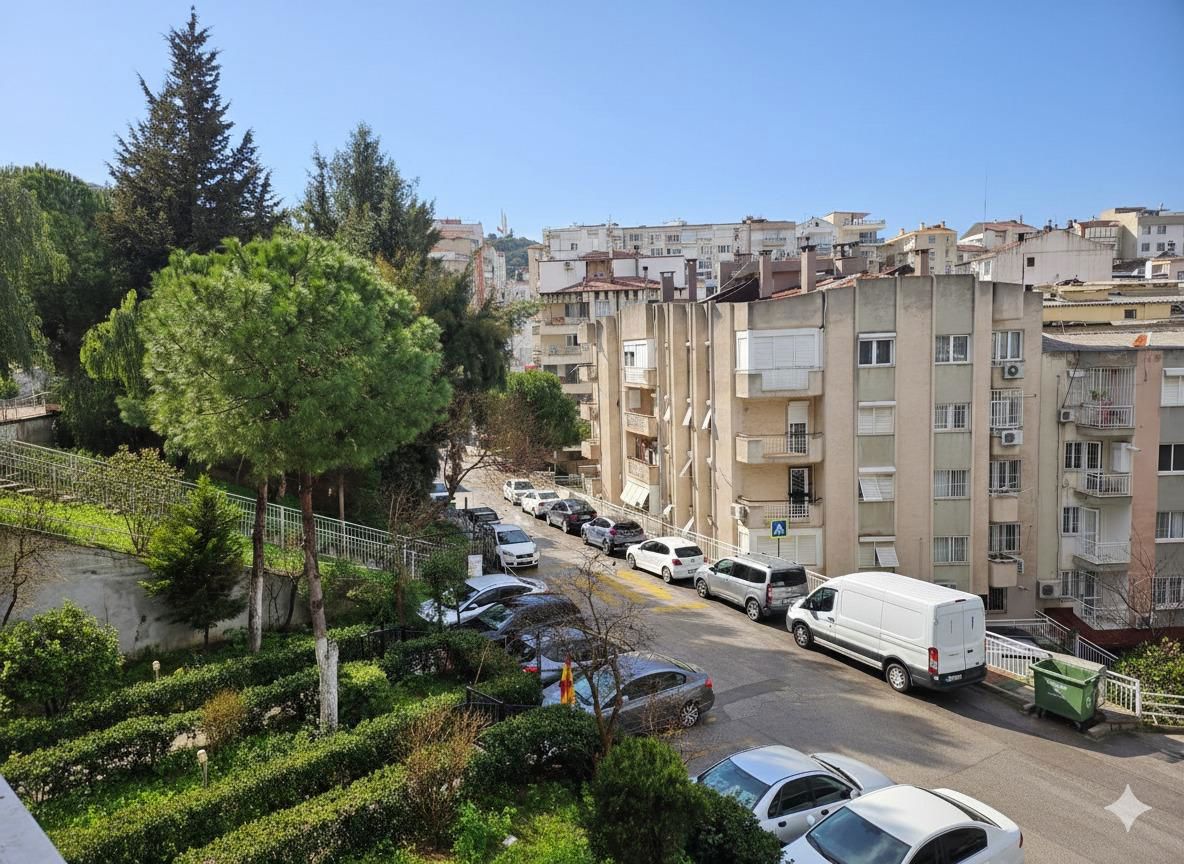 ÜÇKUYULAR MH. DE MERKEZİ KONUMDA FERAH 3+1