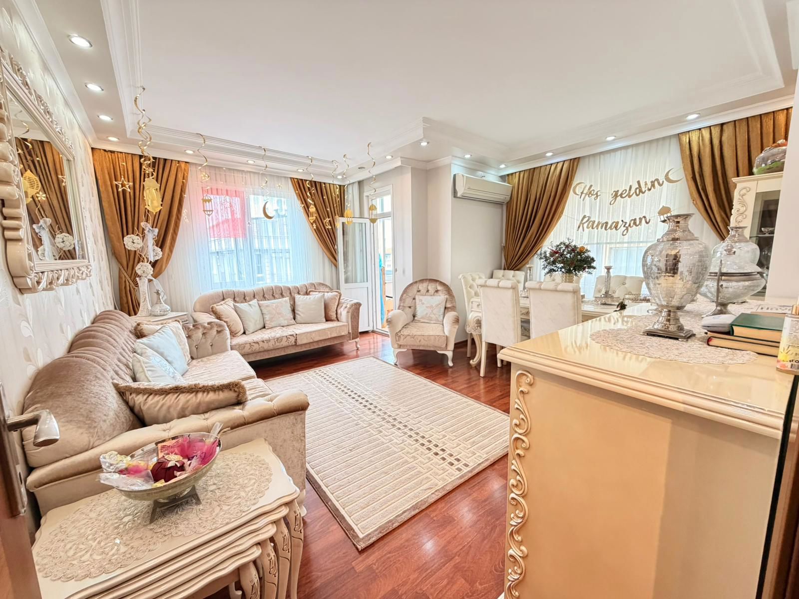 REMAX ANI 'DAN BOSNA BULVARI ’NA KOMŞU DEĞERLİ LOKASYONDA GENİŞ SATILIK 2+1 DAİRE
