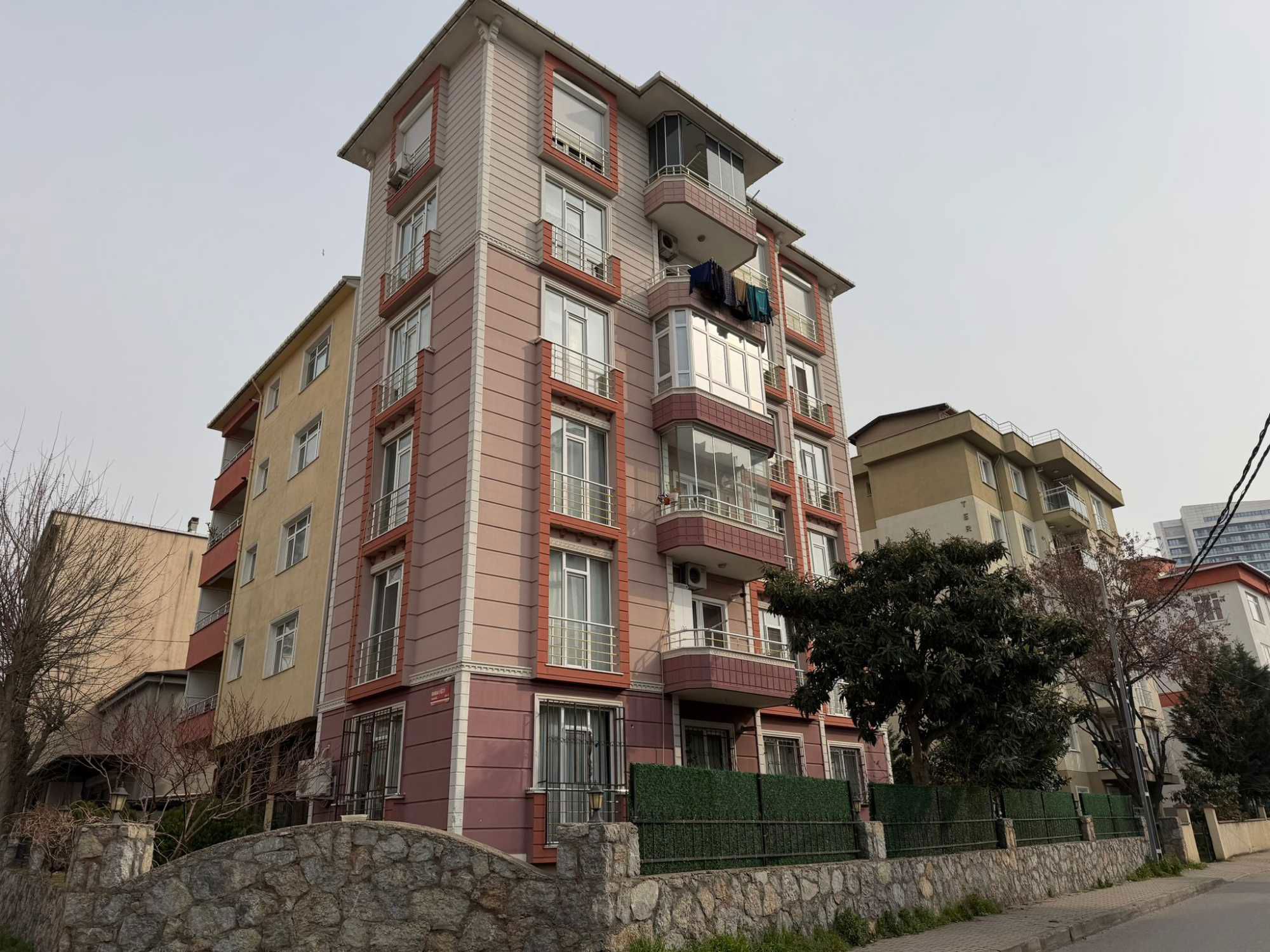 TOPSELVİ SATILIK GENİŞ 2+1 DAİRE