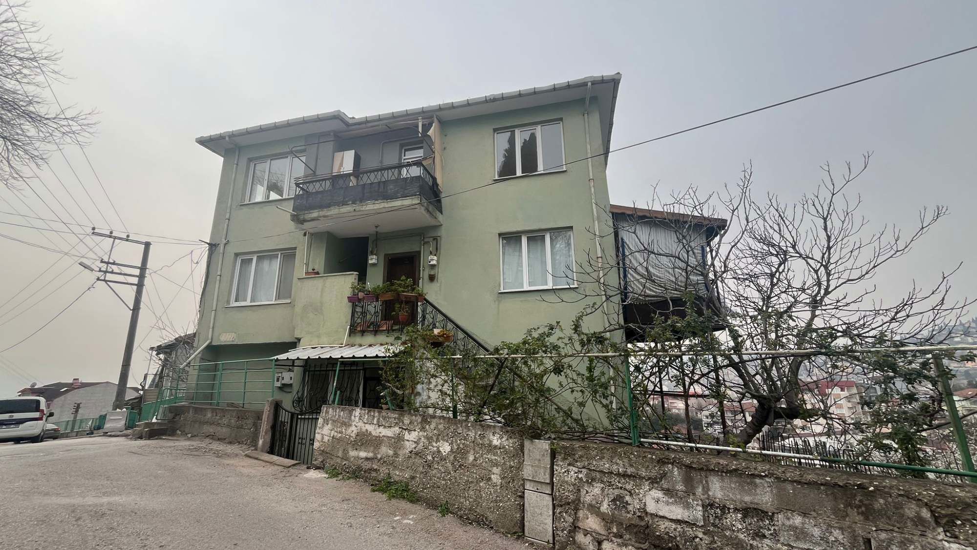 REMAX'DEN İZMİT TURGUT MAHALLESİNDE DENİZ MANZARALI 2+1 SATILIK