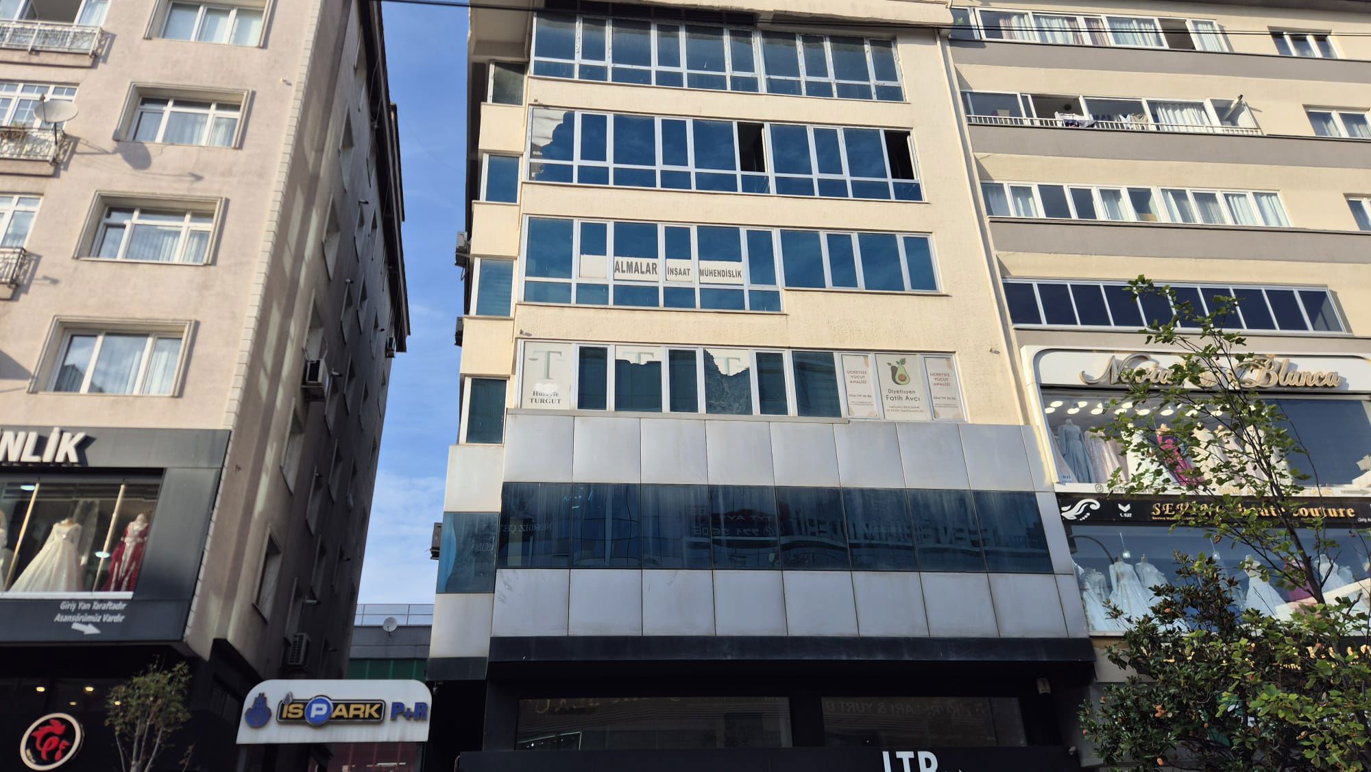 ALEMDAĞ CADDESINDE KIRALIK 3+1 KULLANIŞLI DAIRE YADA OFIS