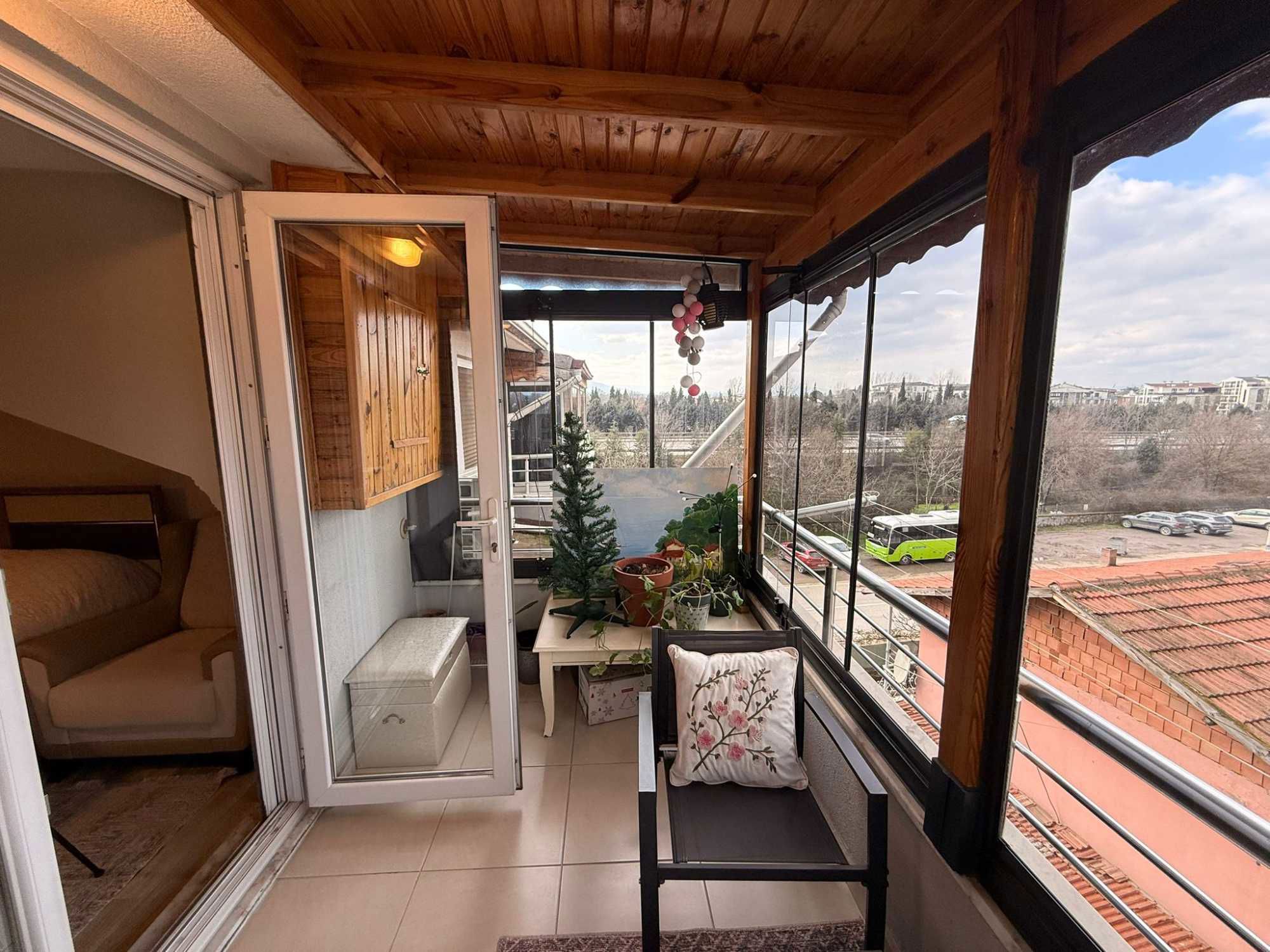 KOCAELİ KARTEPE SARIMEŞEDE ÖZEL TASARIM TERASLI SATILIK 2+1 DAİRE