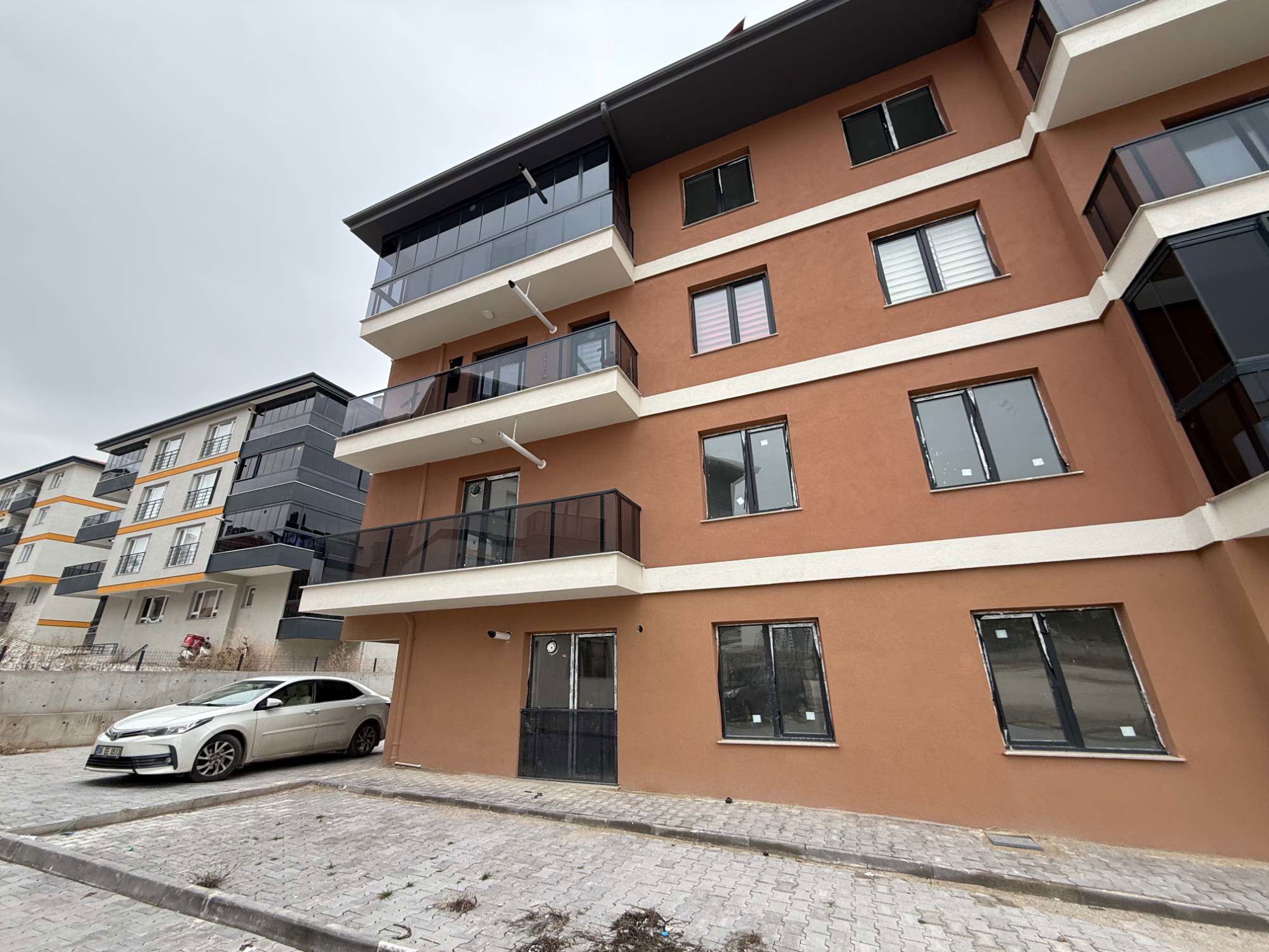 SUSUZ'DA OTURUMA HAZIR ÇEVRE YOLU YANI 2+1 KİRALIK DAİRE