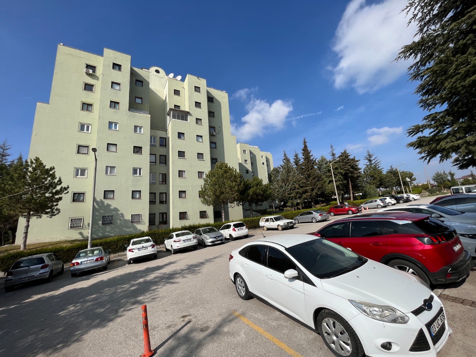 ERYAMAN YÜKSEL SİTESİ’NDE SATILIK 3+1 BAKIMLI DAİRE